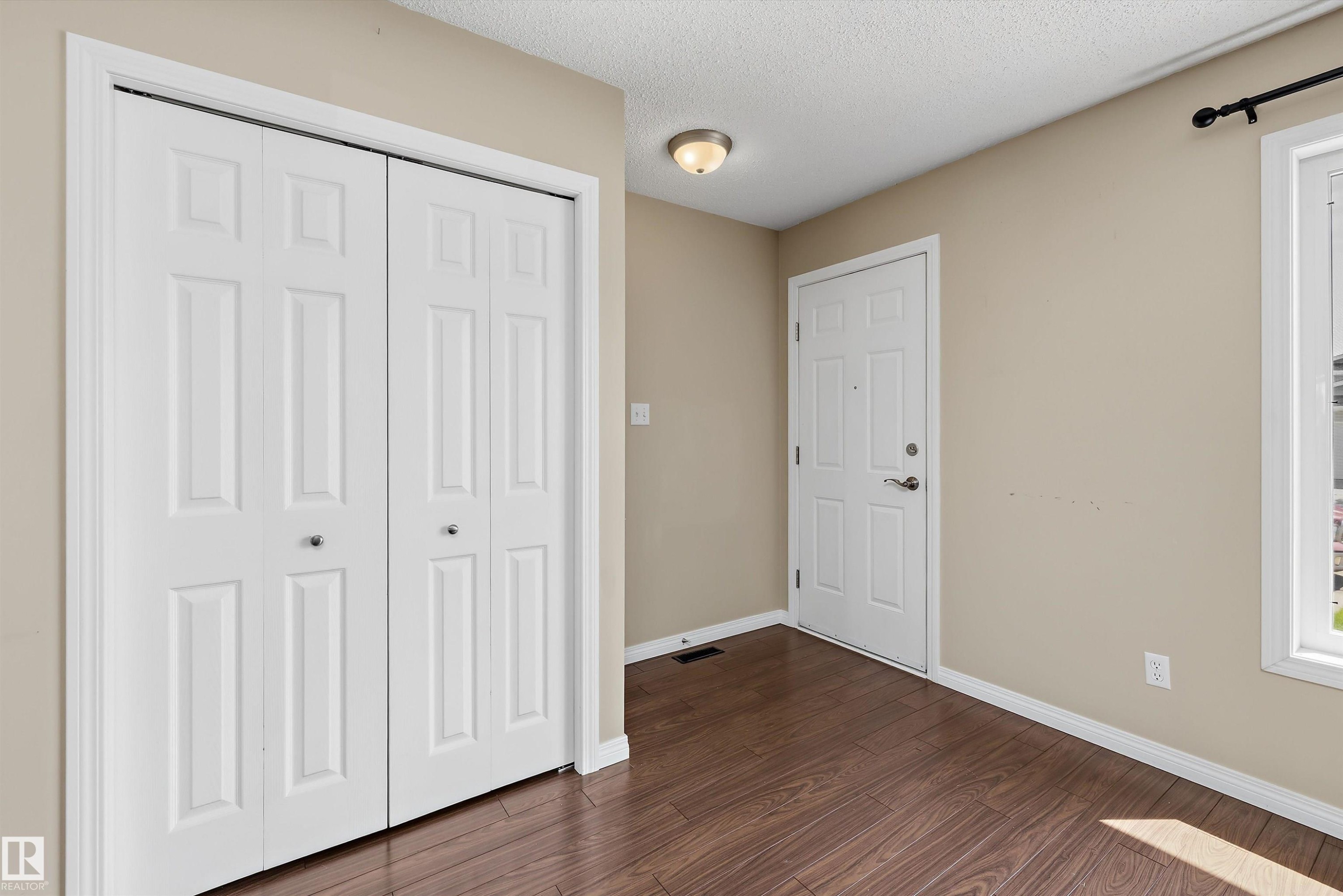 7540 152C Avenue Nw, Edmonton, AB - Indoor Photo Showing Other Room