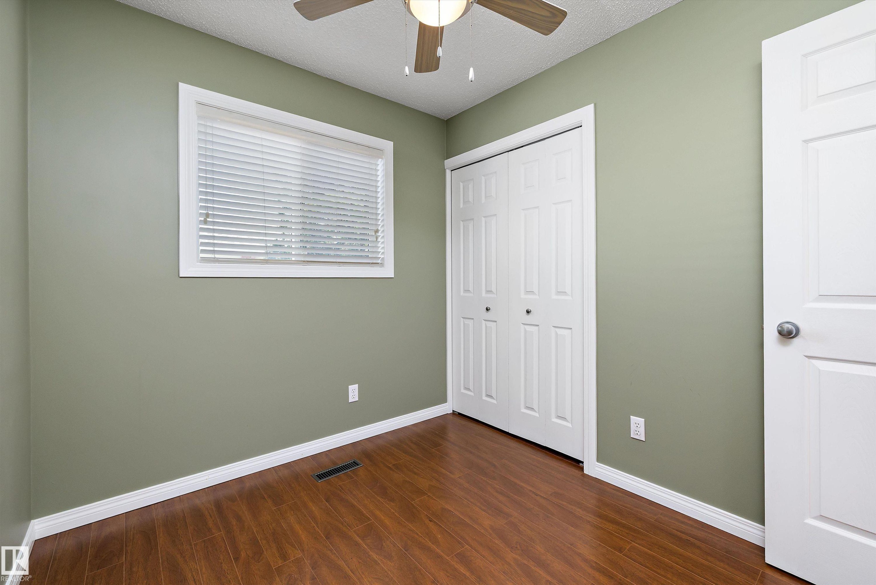 7540 152C Avenue Nw, Edmonton, AB - Indoor Photo Showing Other Room