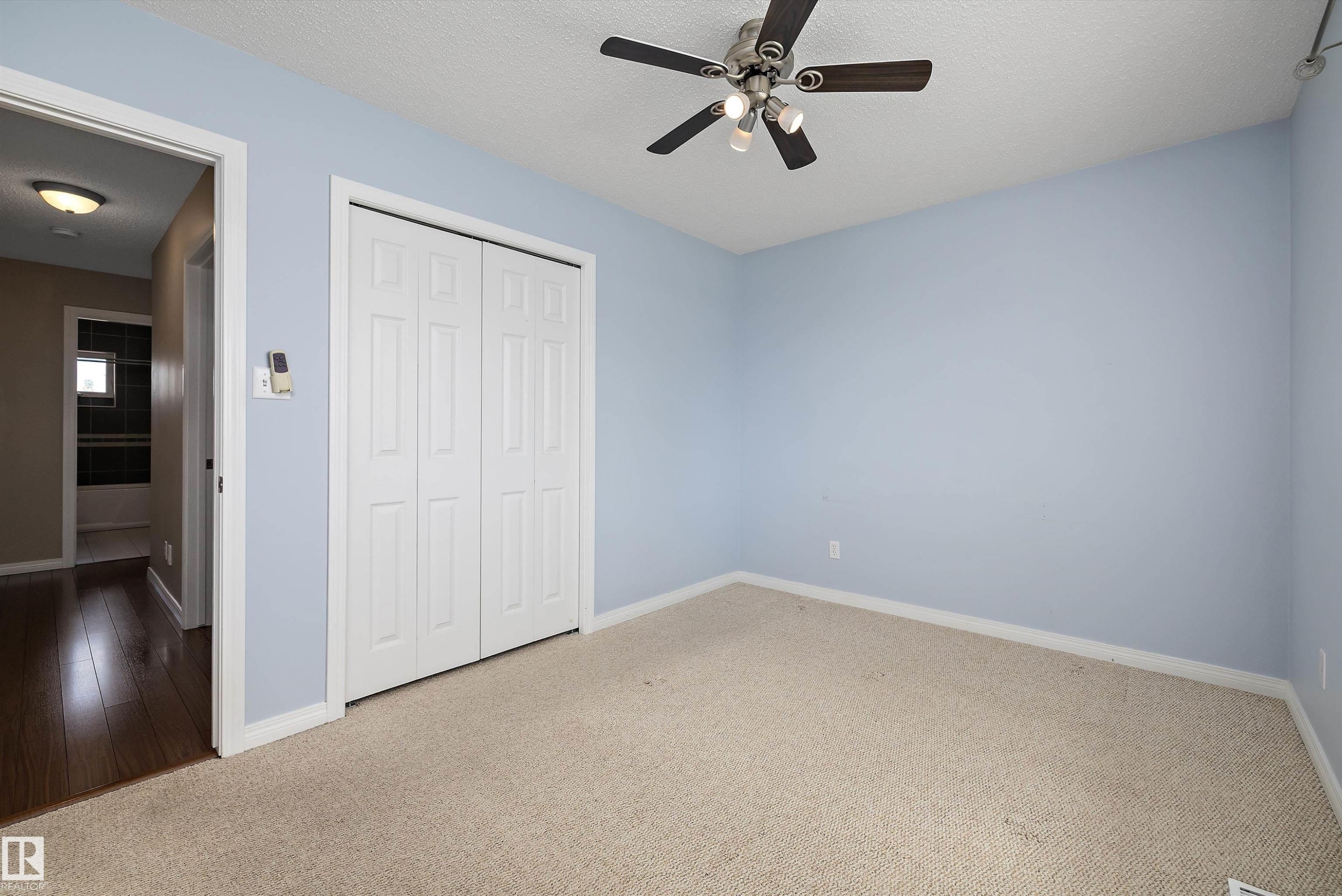 7540 152C Avenue Nw, Edmonton, AB - Indoor Photo Showing Other Room