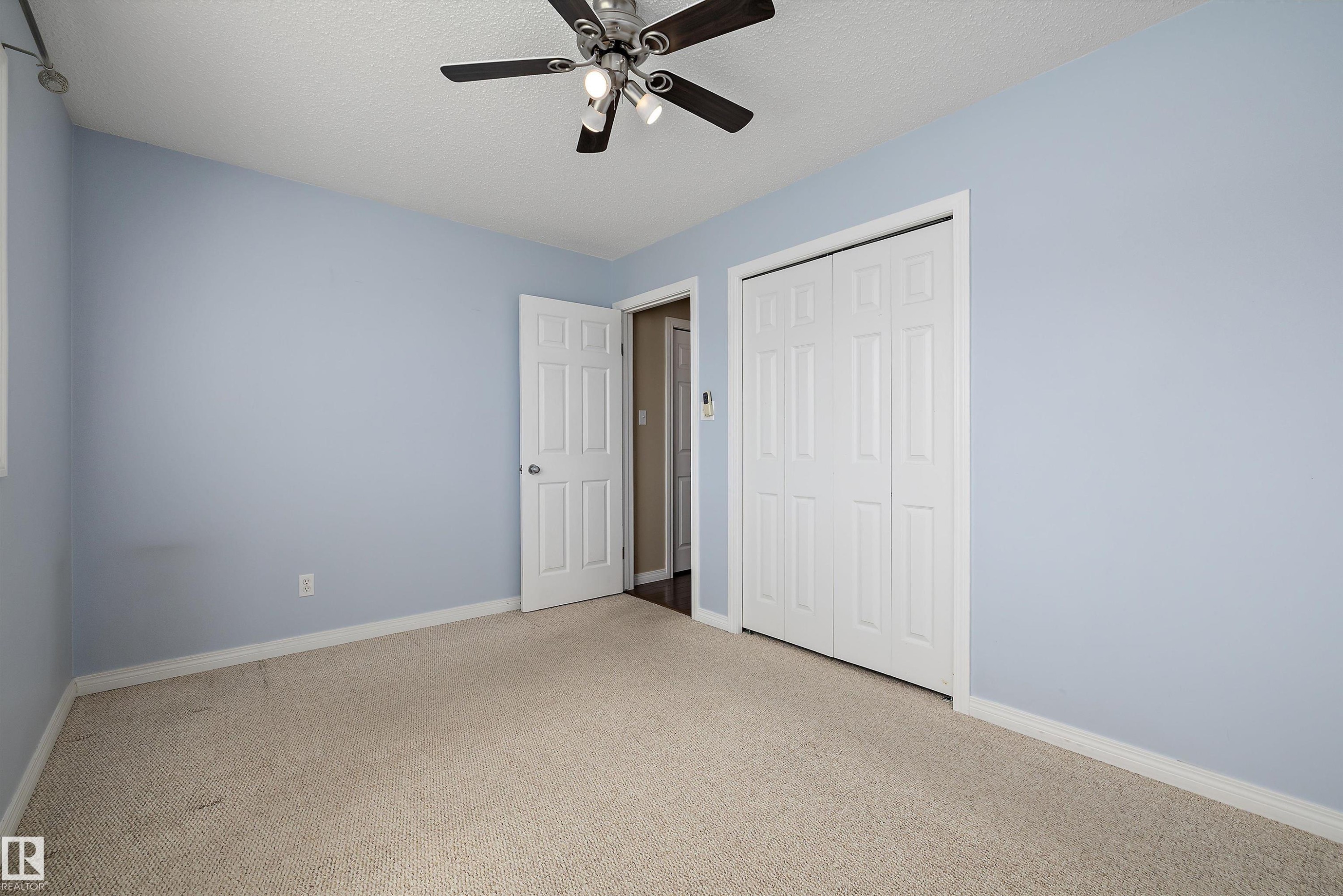 7540 152C Avenue Nw, Edmonton, AB - Indoor Photo Showing Other Room