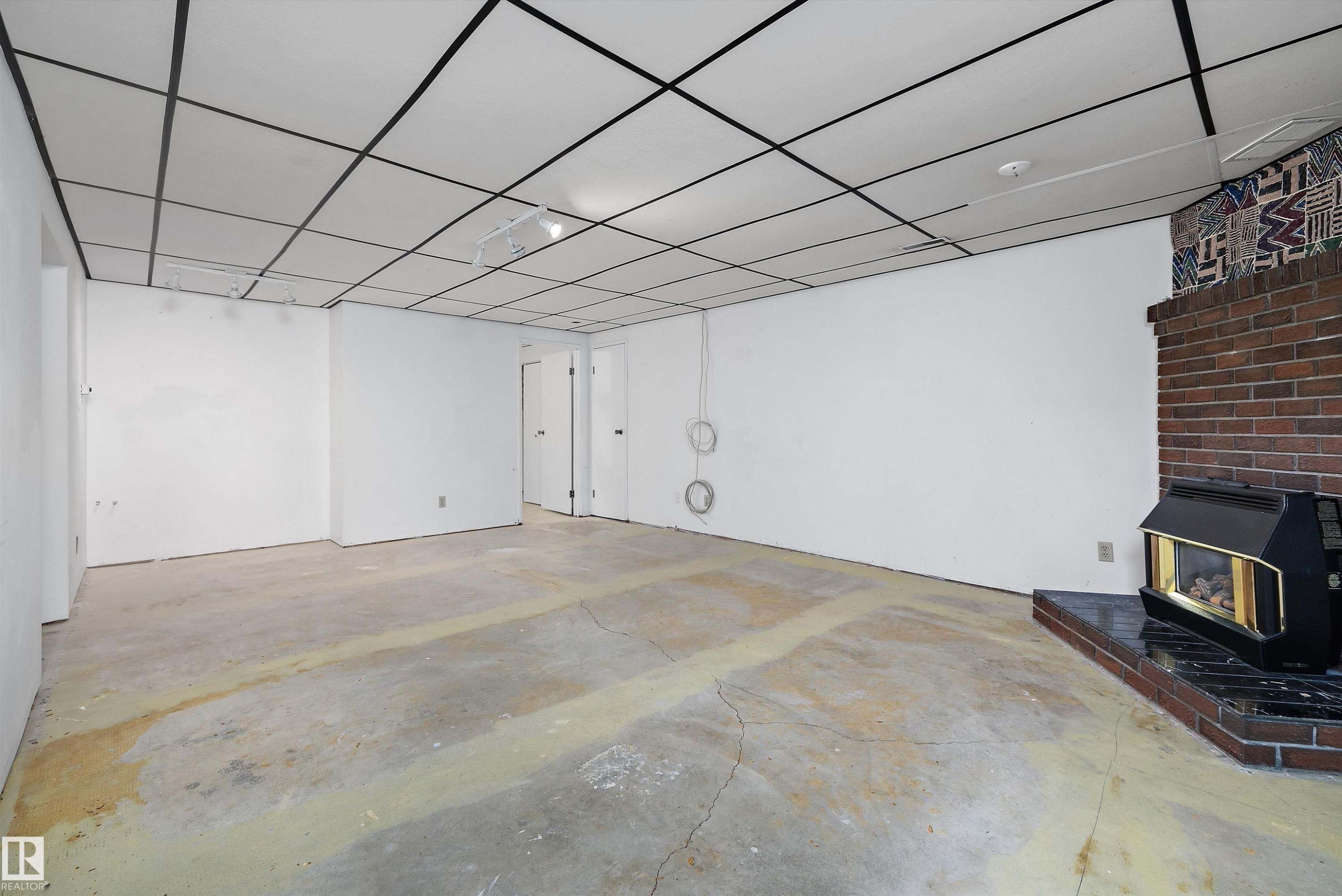7540 152C Avenue Nw, Edmonton, AB - Indoor Photo Showing Other Room