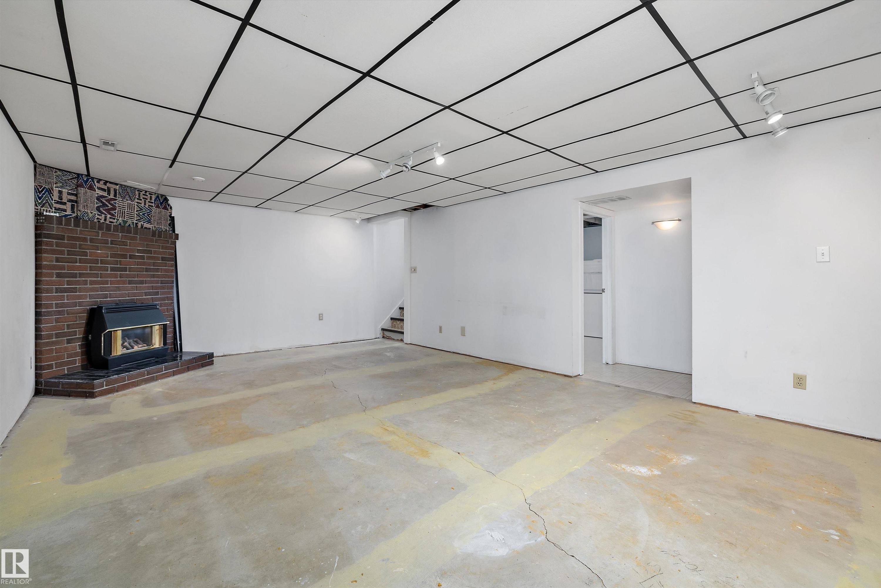 7540 152C Avenue Nw, Edmonton, AB - Indoor Photo Showing Other Room