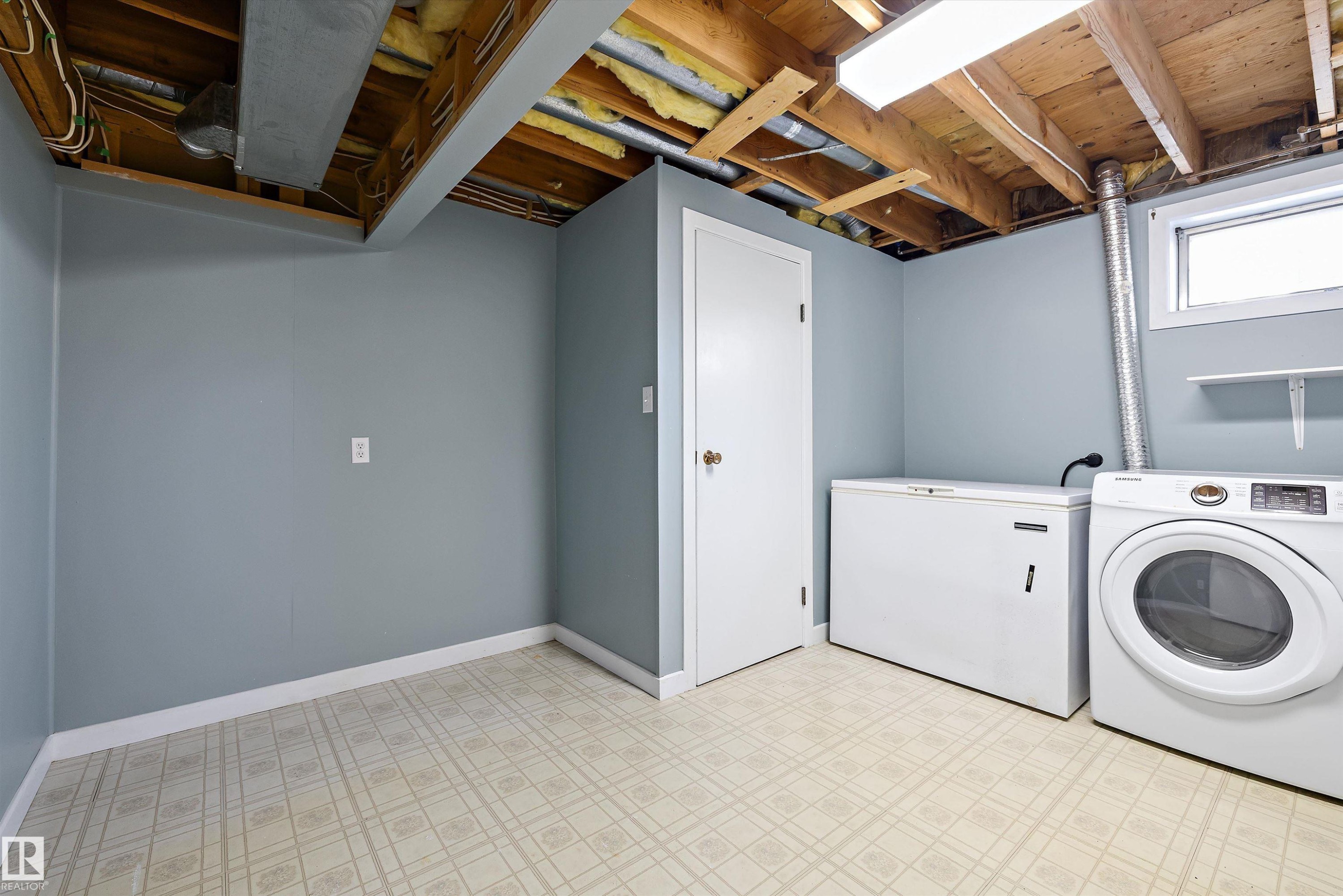 7540 152C Avenue Nw, Edmonton, AB - Indoor Photo Showing Laundry Room