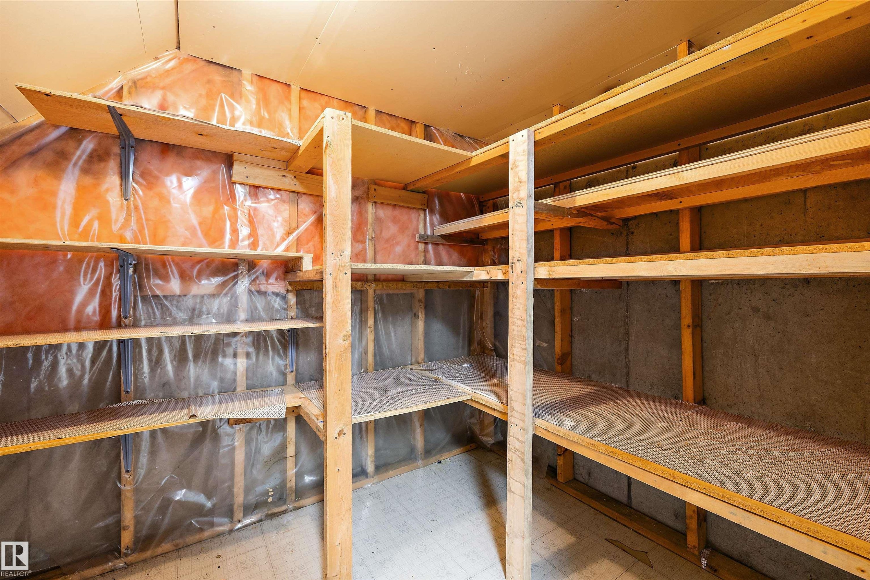 7540 152C Avenue Nw, Edmonton, AB - Indoor Photo Showing Other Room