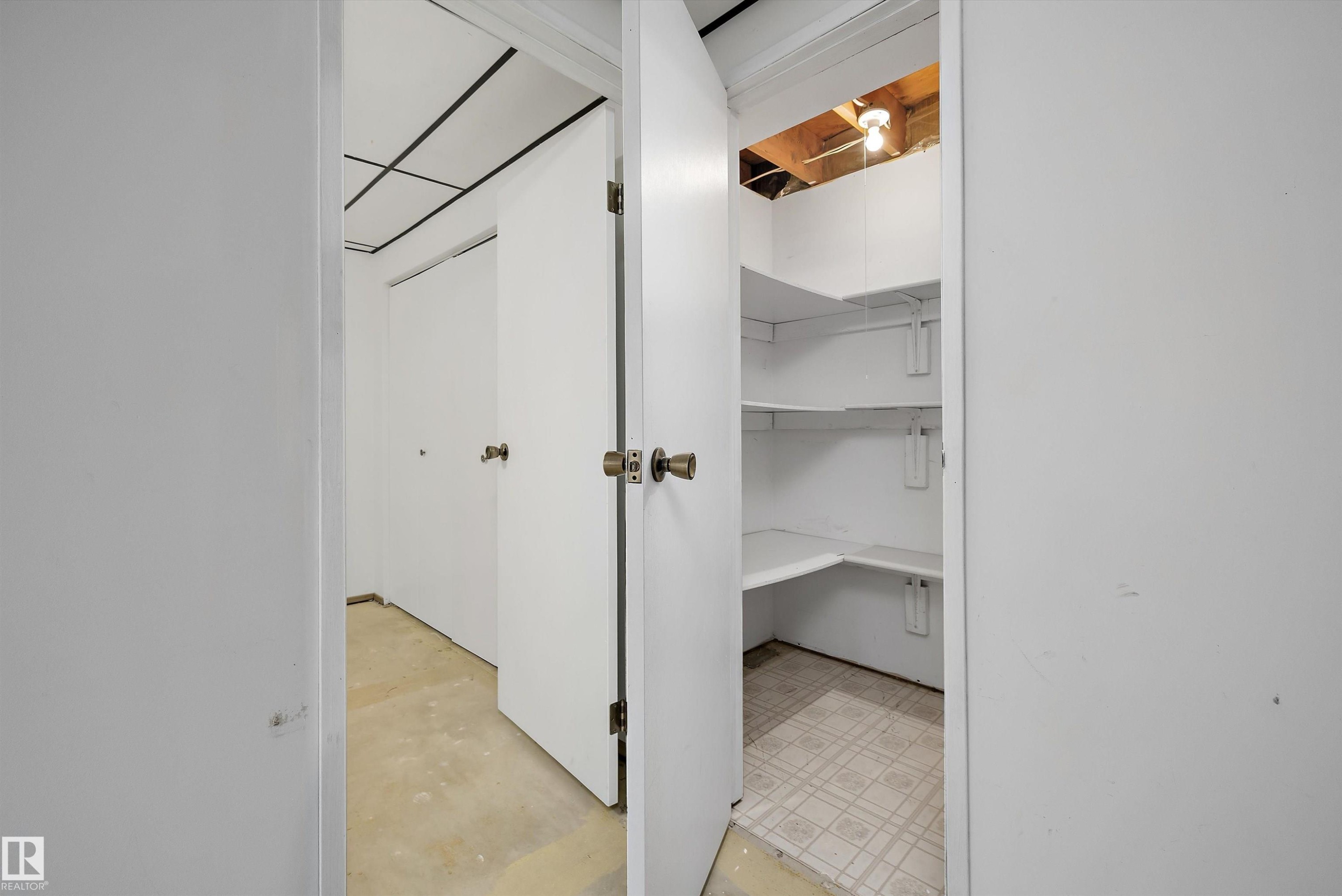 7540 152C Avenue Nw, Edmonton, AB - Indoor Photo Showing Other Room