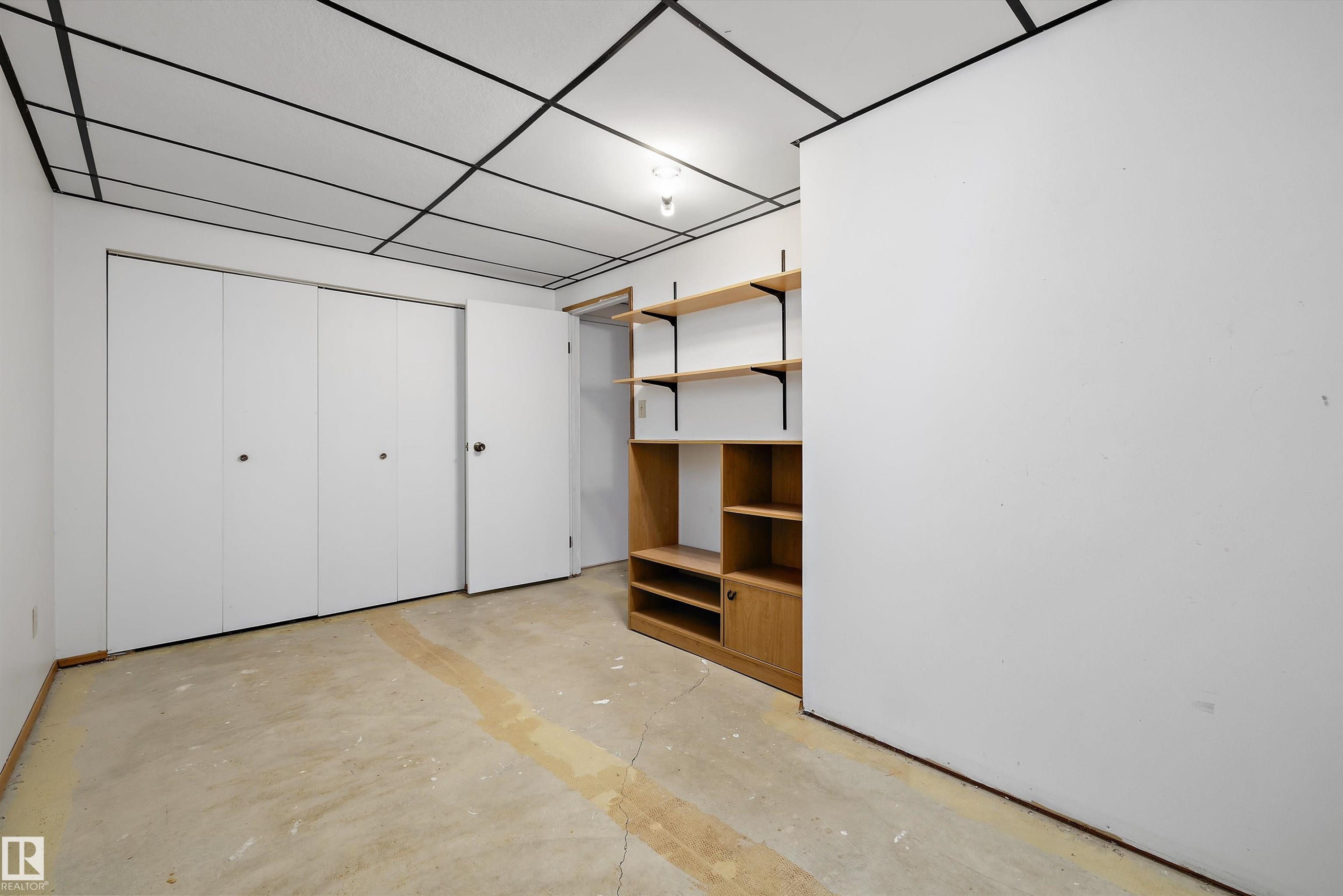 7540 152C Avenue Nw, Edmonton, AB - Indoor Photo Showing Other Room