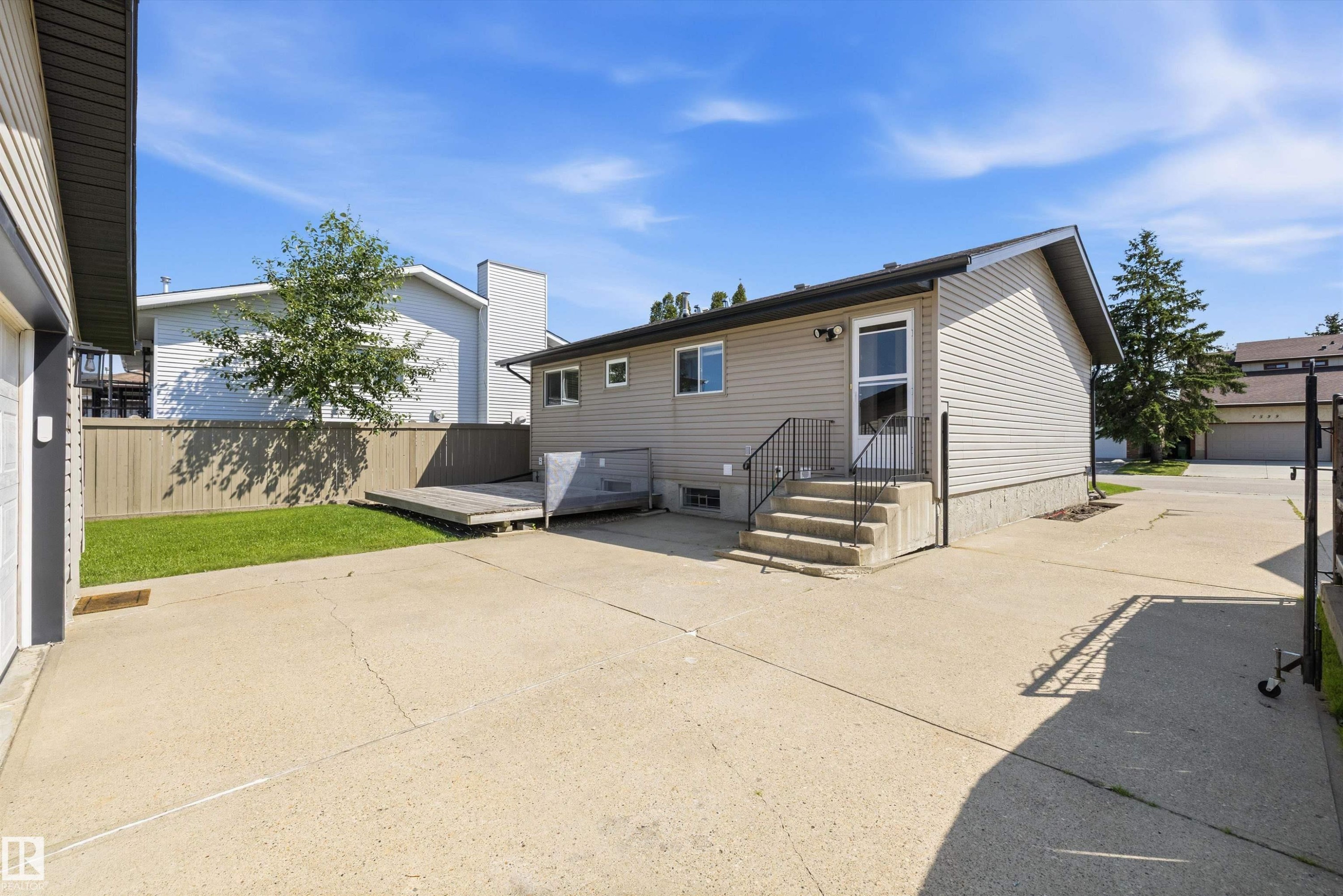 7540 152C Avenue Nw, Edmonton, AB - Outdoor With Exterior