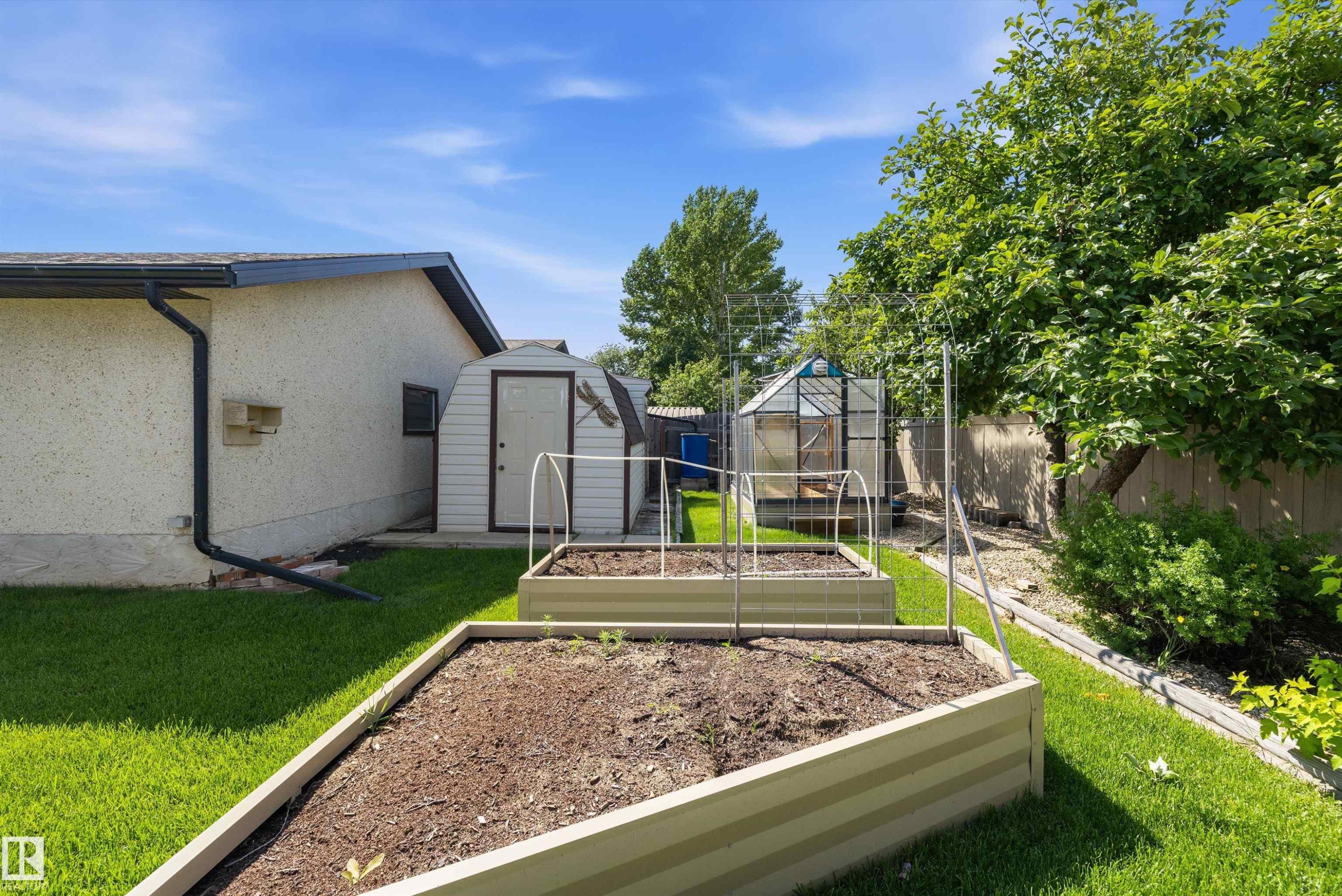 7540 152C Avenue Nw, Edmonton, AB - Outdoor