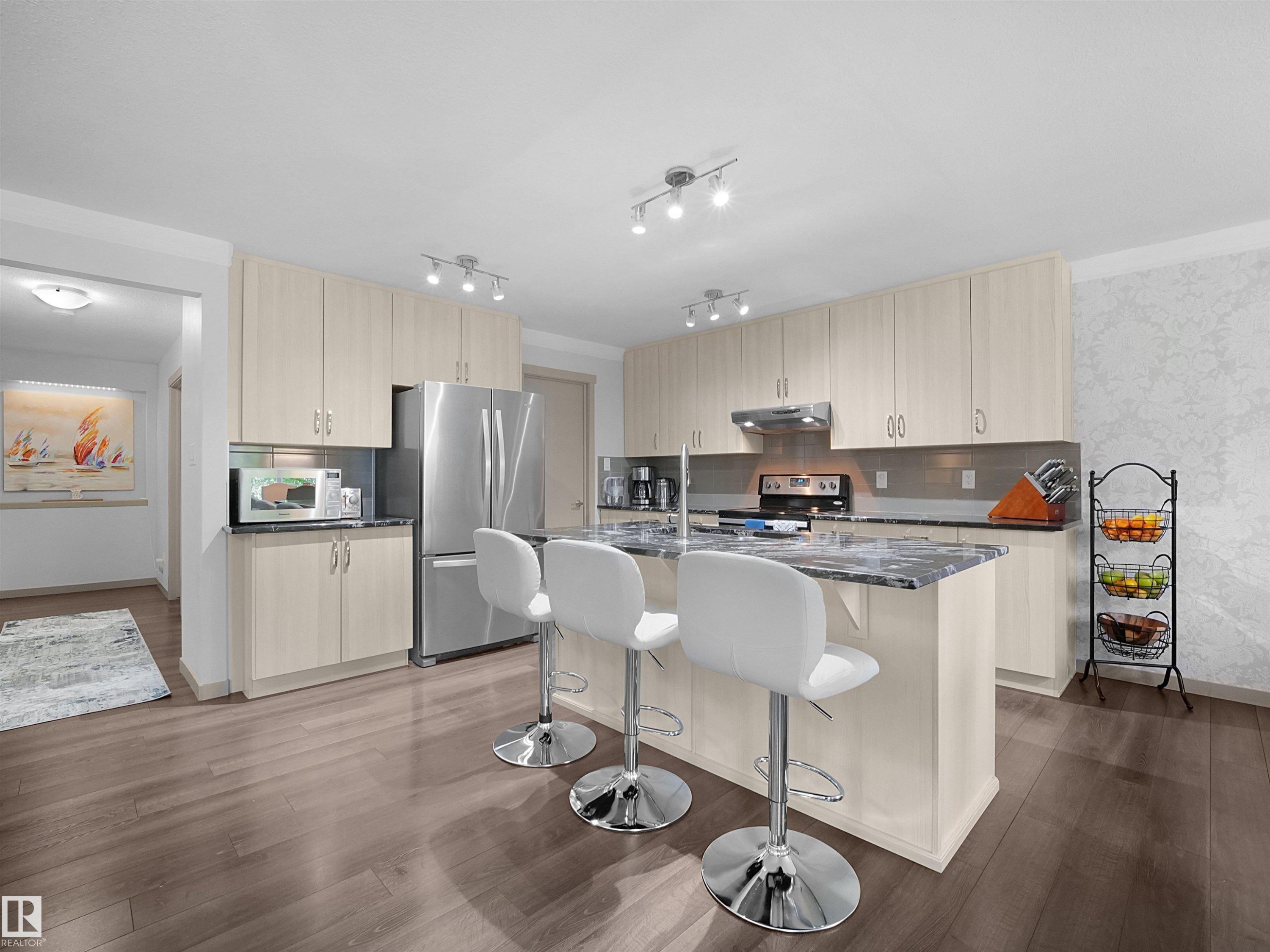 820 179 Street Sw, Edmonton, AB - Indoor Photo Showing Kitchen
