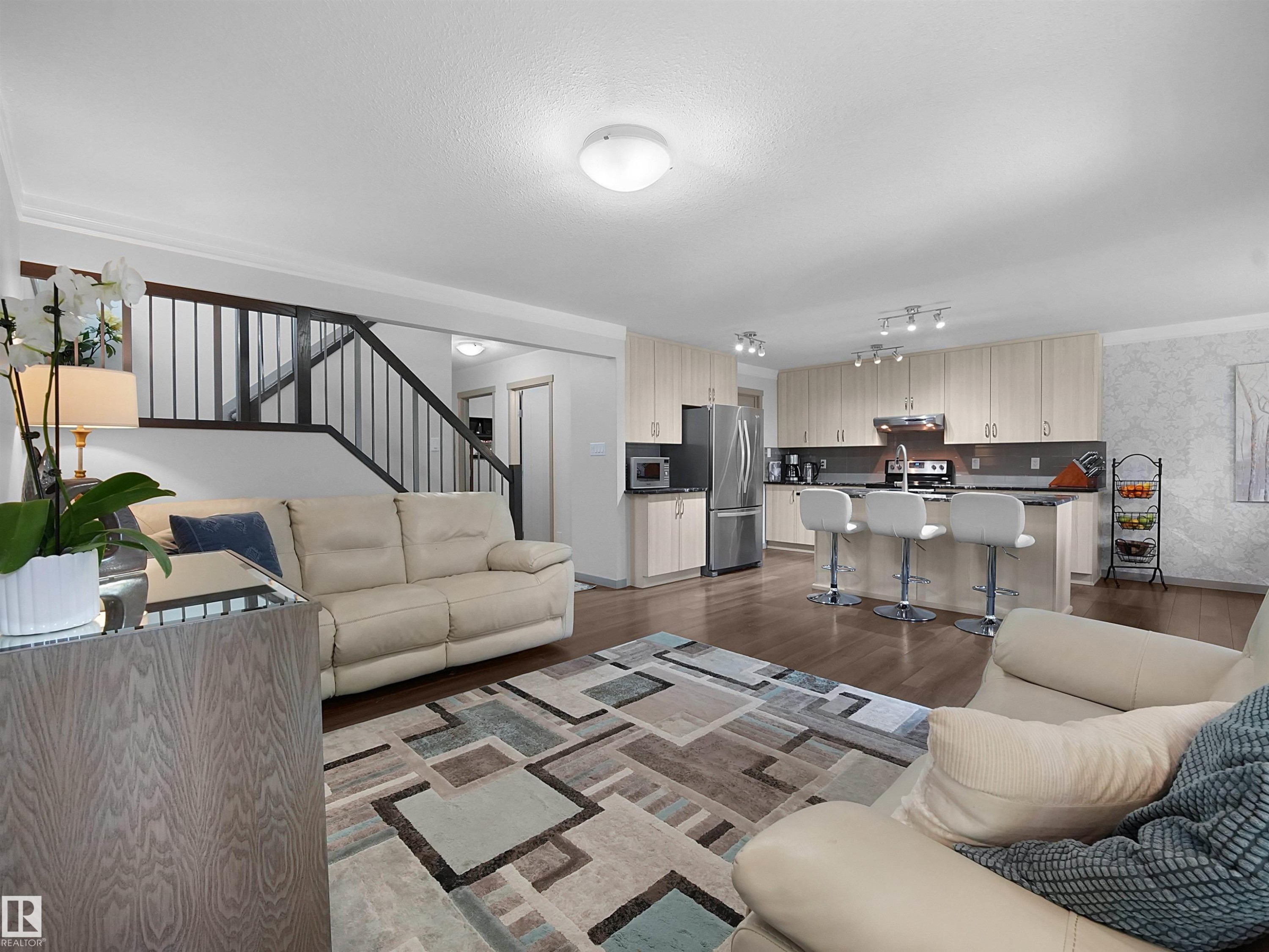 820 179 Street Sw, Edmonton, AB - Indoor Photo Showing Living Room