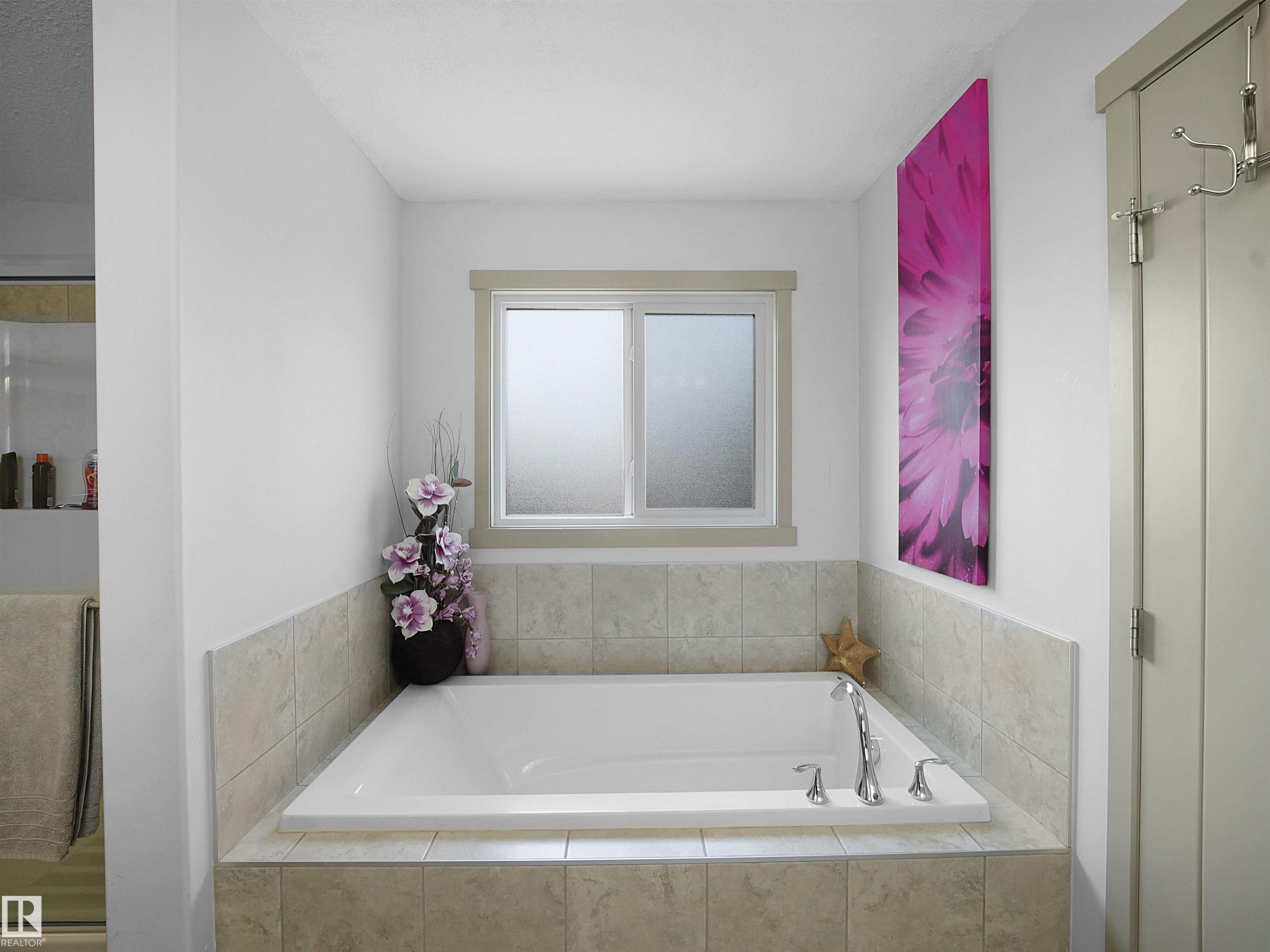 820 179 Street Sw, Edmonton, AB - Indoor Photo Showing Bathroom