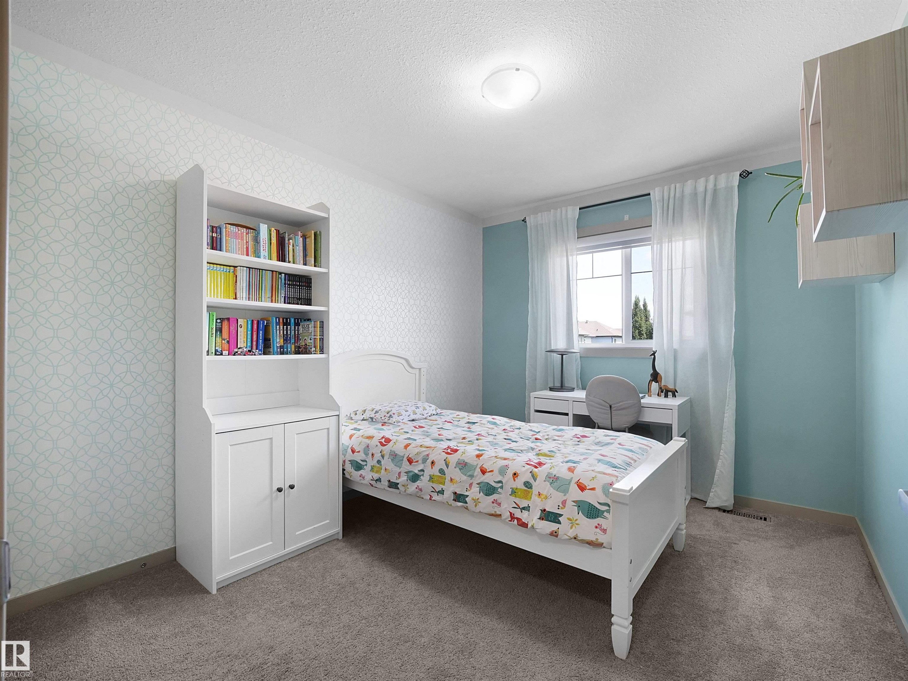 820 179 Street Sw, Edmonton, AB - Indoor Photo Showing Bedroom