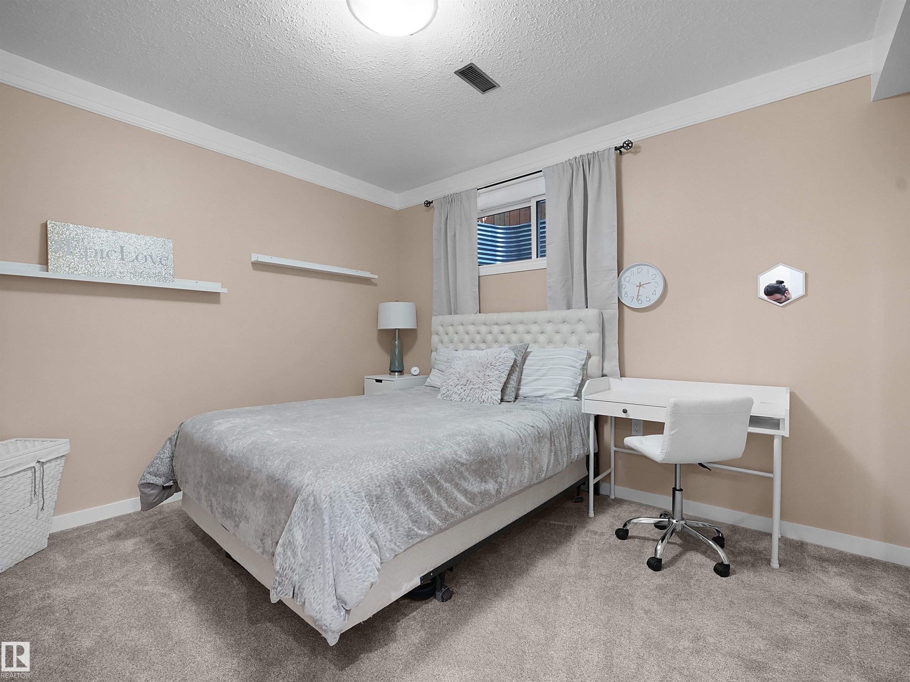 820 179 Street Sw, Edmonton, AB - Indoor Photo Showing Bedroom