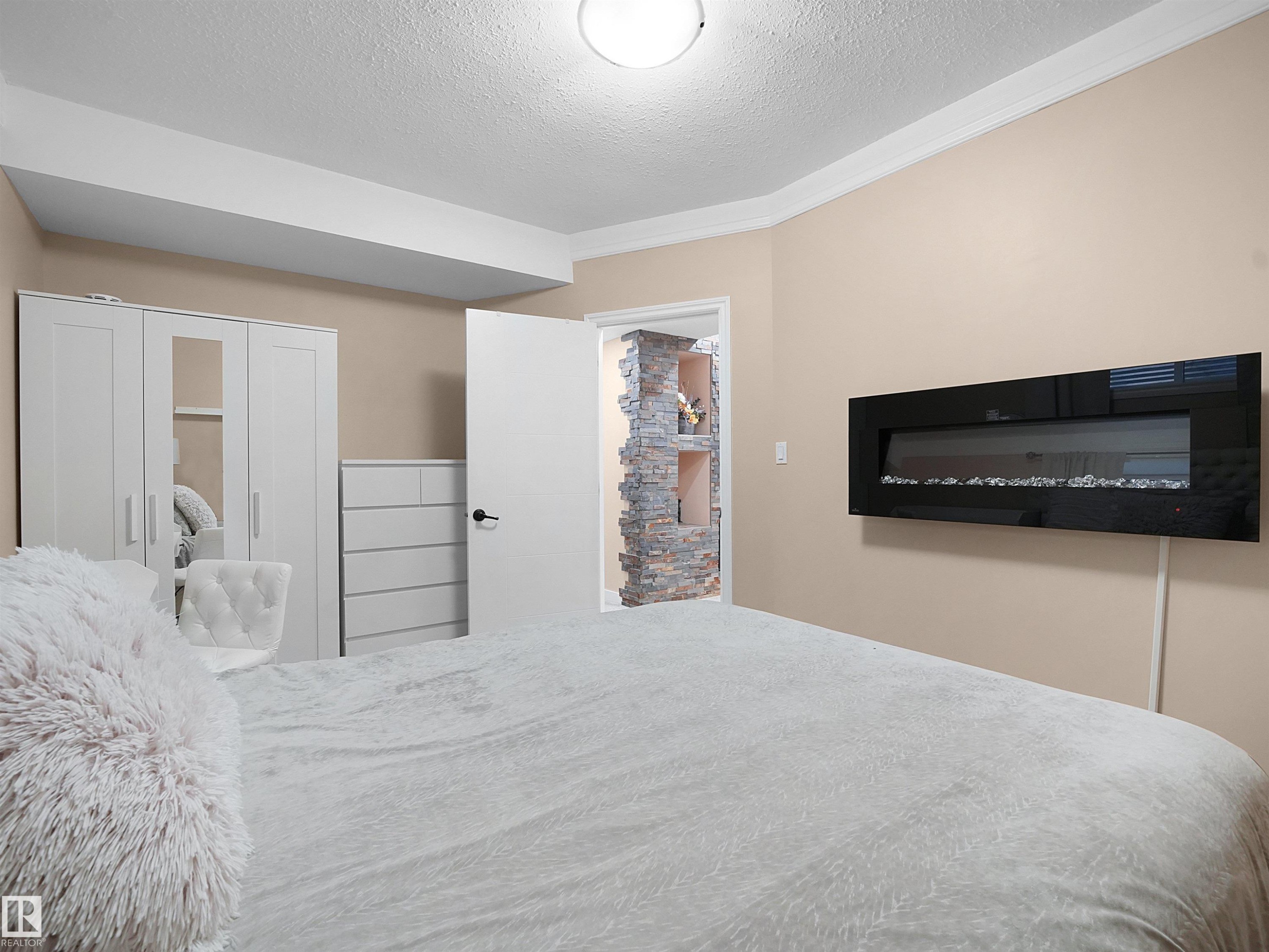 820 179 Street Sw, Edmonton, AB - Indoor Photo Showing Bedroom