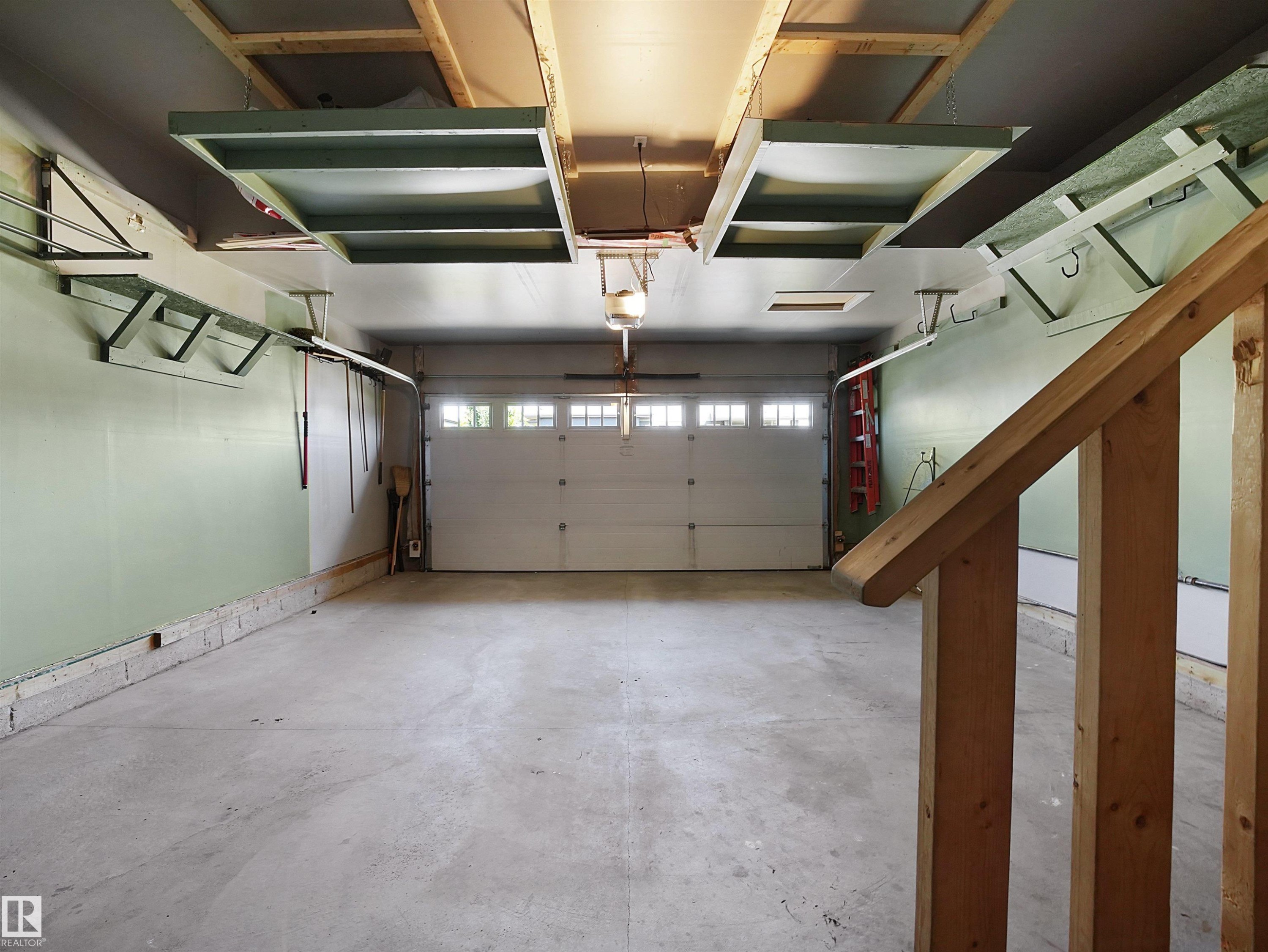 820 179 Street Sw, Edmonton, AB - Indoor Photo Showing Garage
