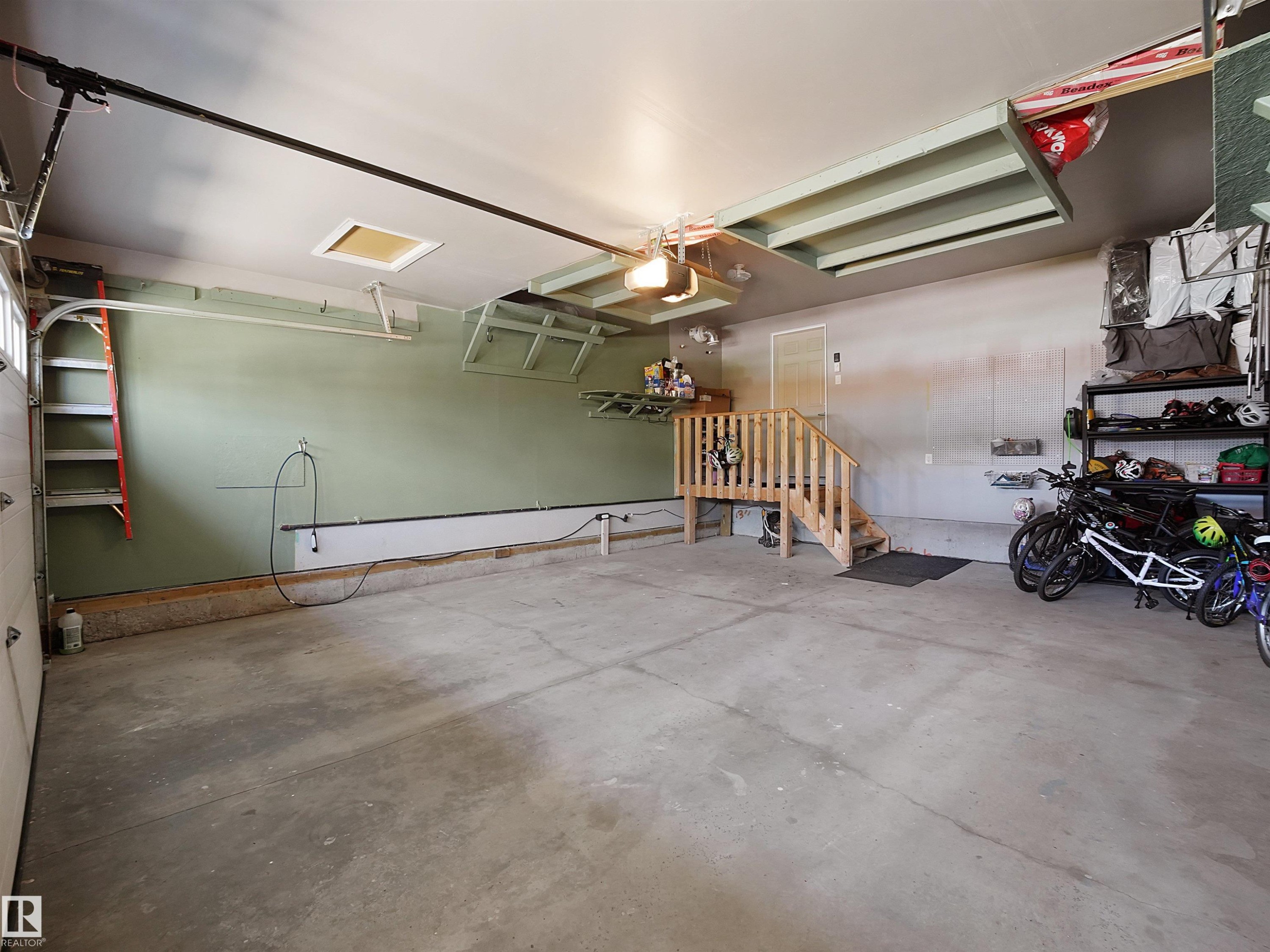 820 179 Street Sw, Edmonton, AB - Indoor Photo Showing Garage