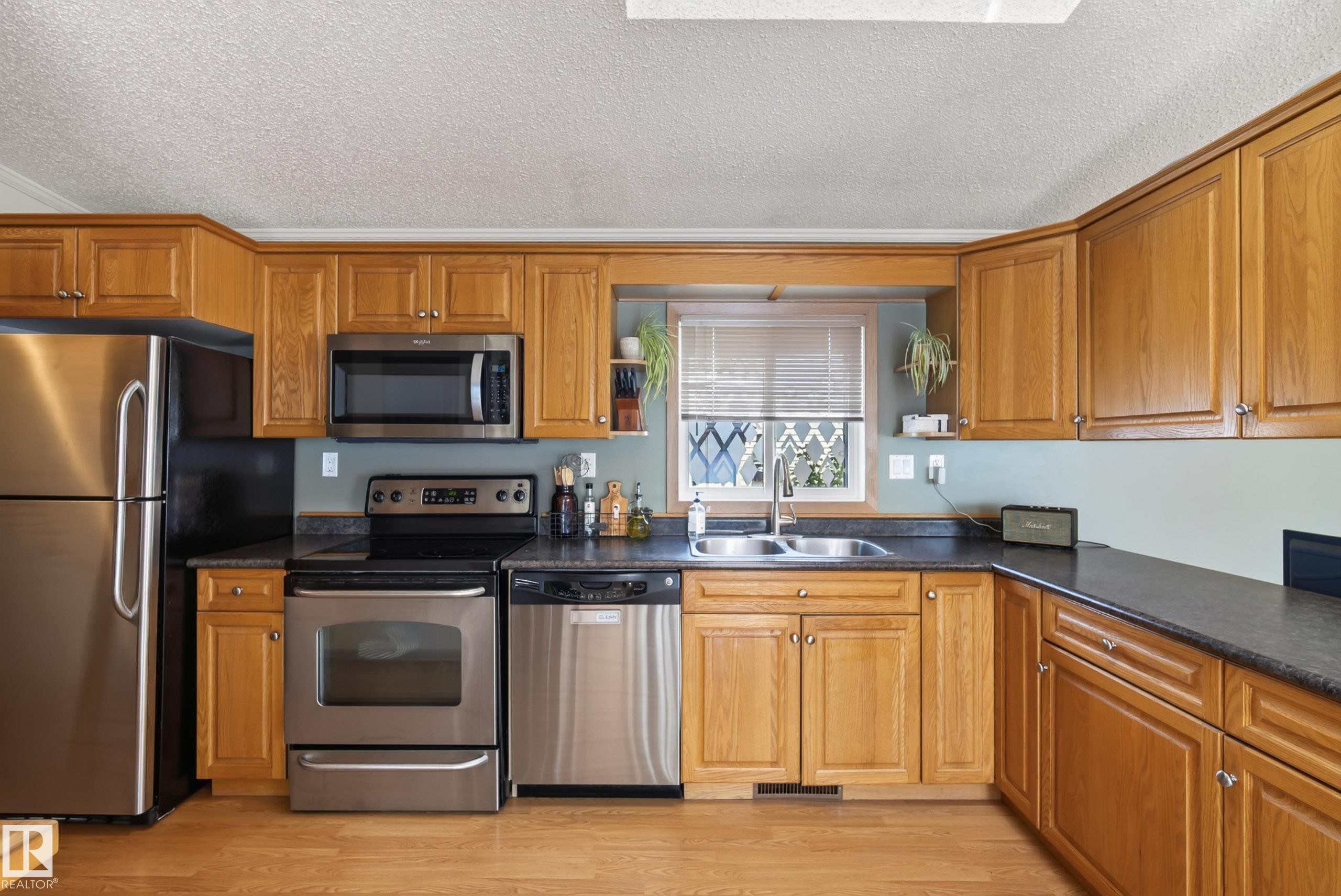 547 Evergreen Park Northwest, Edmonton, AB - Indoor Photo Showing Kitchen With Double Sink