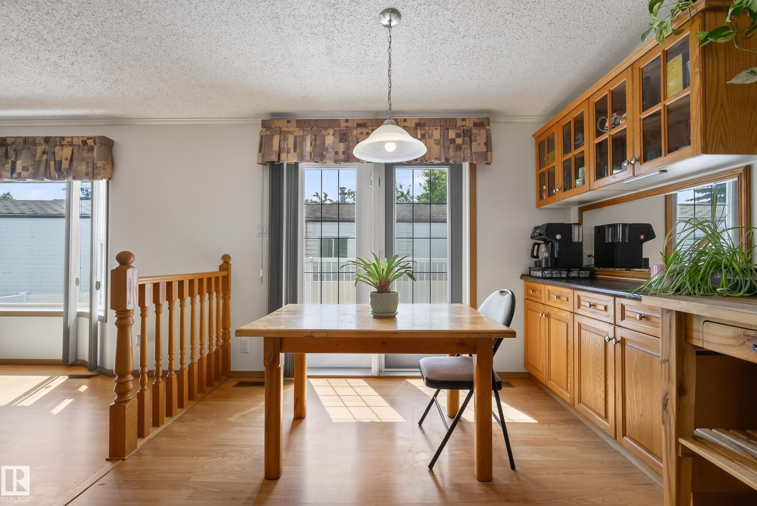 547 Evergreen Park Northwest, Edmonton, AB - Indoor Photo Showing Dining Room