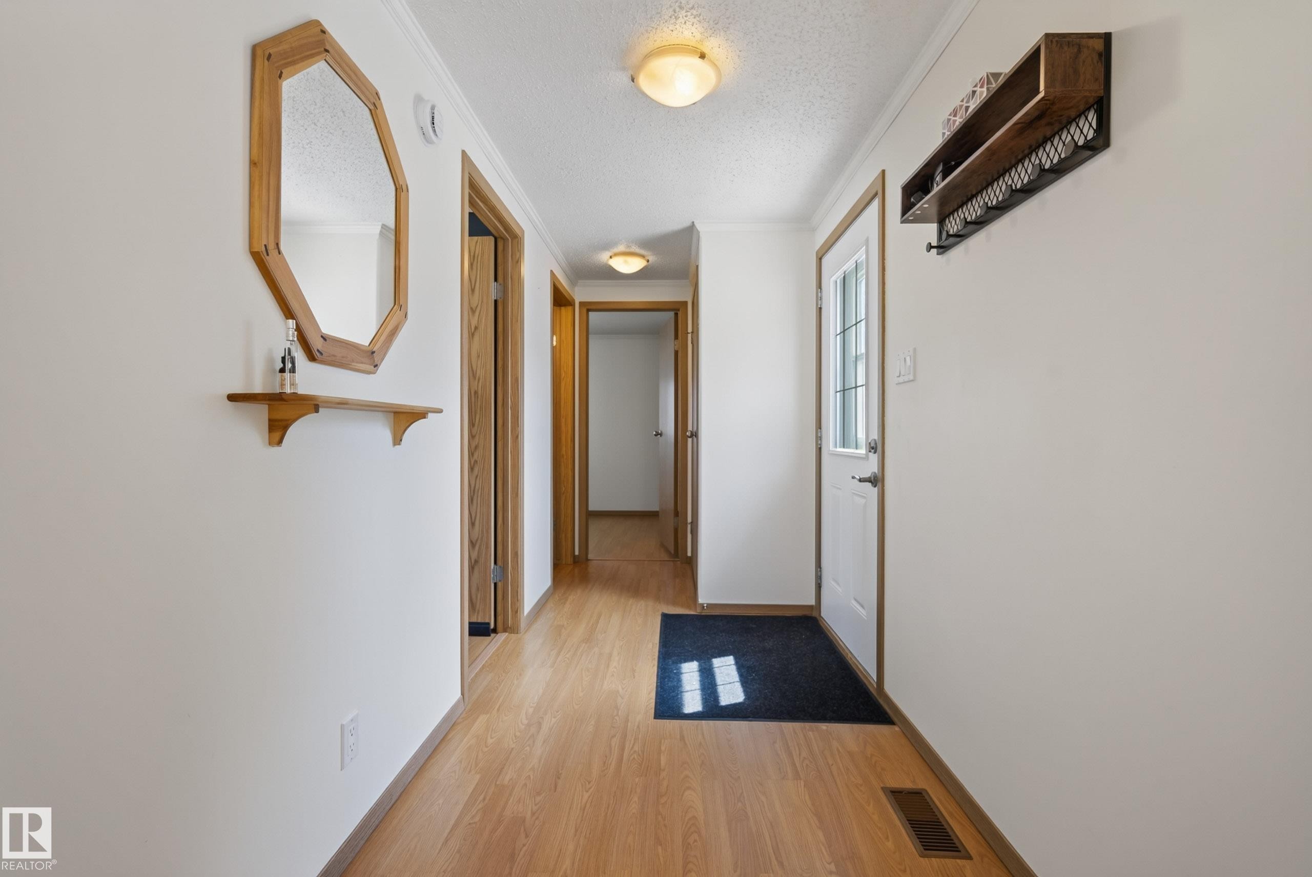547 Evergreen Park Northwest, Edmonton, AB - Indoor Photo Showing Other Room