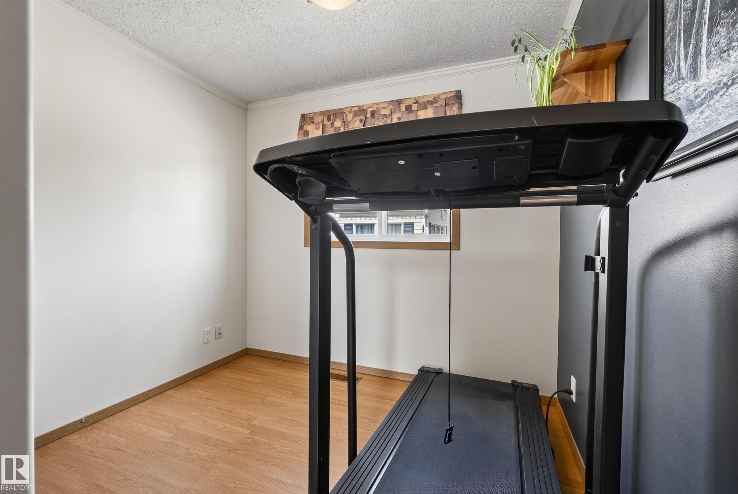 547 Evergreen Park Northwest, Edmonton, AB - Indoor Photo Showing Other Room