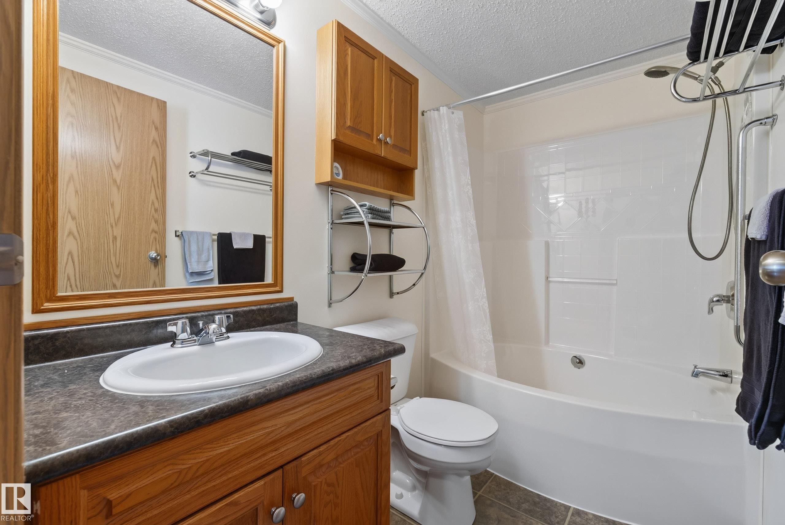 547 Evergreen Park Northwest, Edmonton, AB - Indoor Photo Showing Bathroom