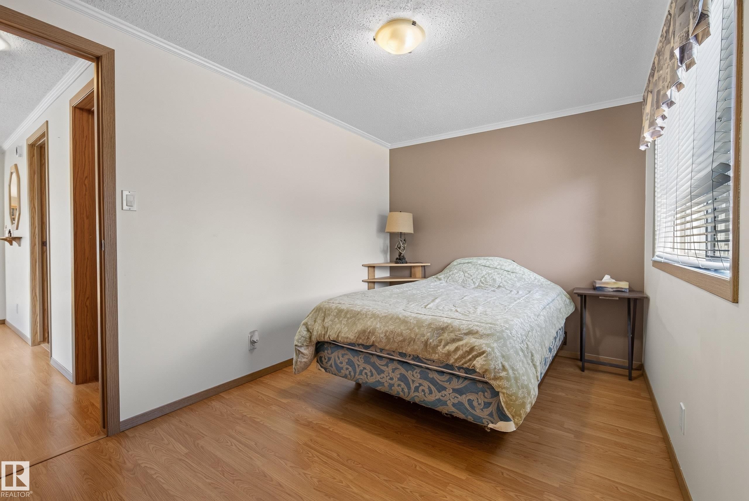 547 Evergreen Park Northwest, Edmonton, AB - Indoor Photo Showing Bedroom