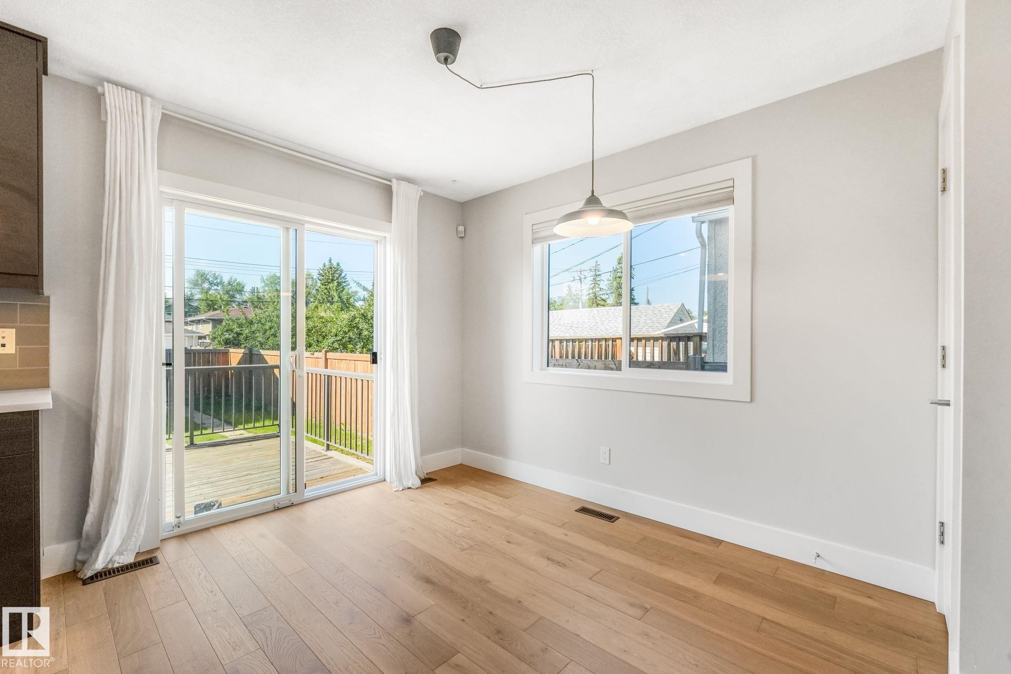 10433 70 Avenue Nw, Edmonton, AB - Indoor Photo Showing Other Room