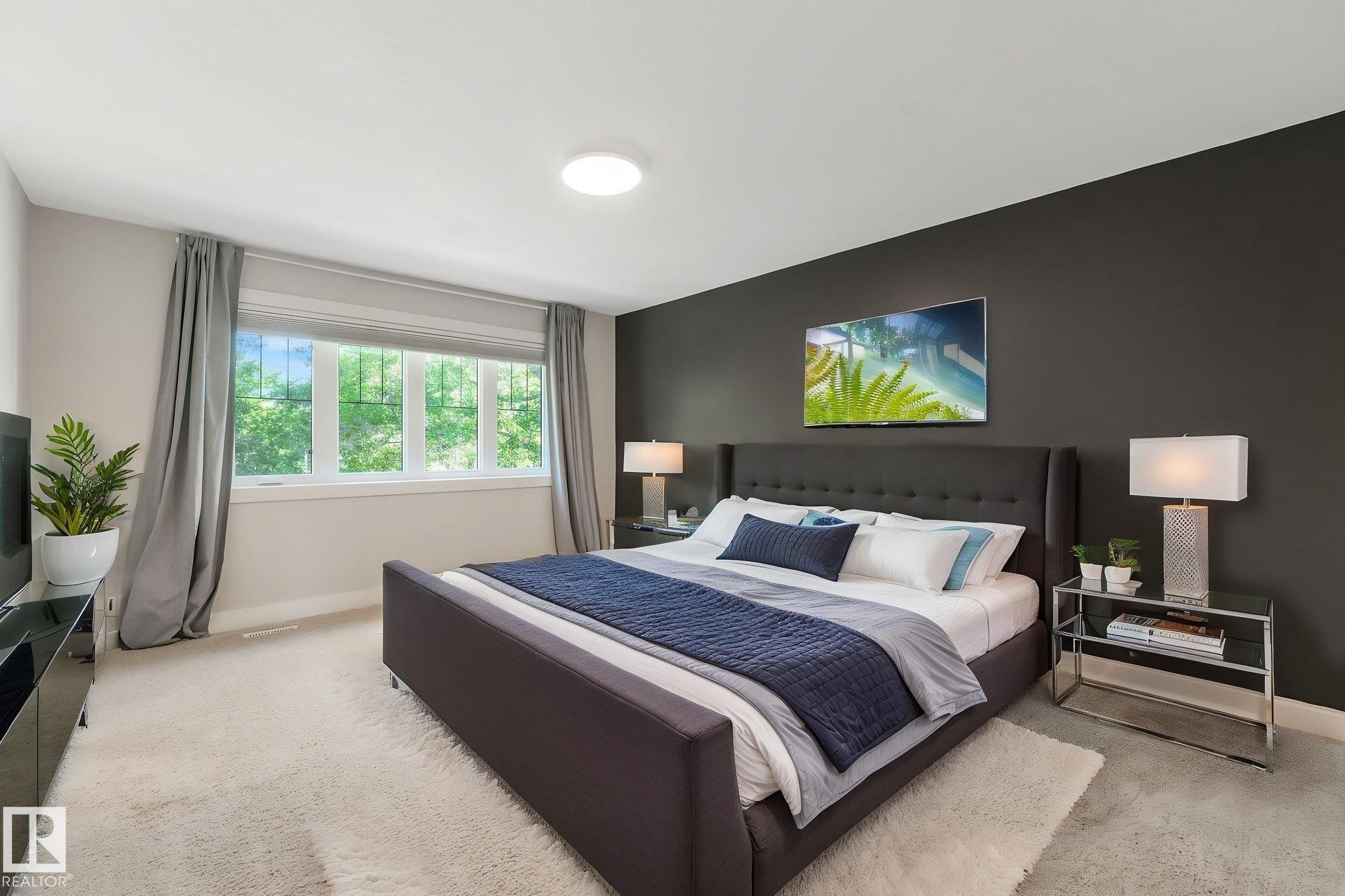 10433 70 Avenue Nw, Edmonton, AB - Indoor Photo Showing Bedroom