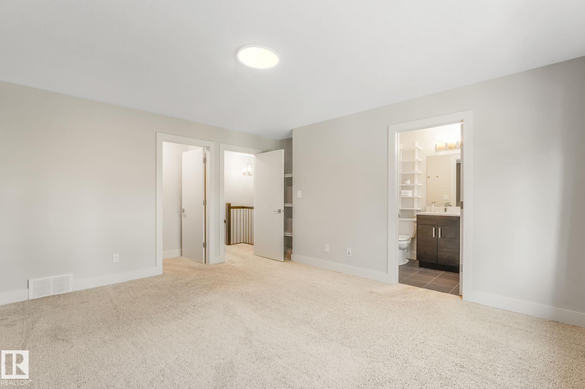 10433 70 Avenue Nw, Edmonton, AB - Indoor Photo Showing Other Room
