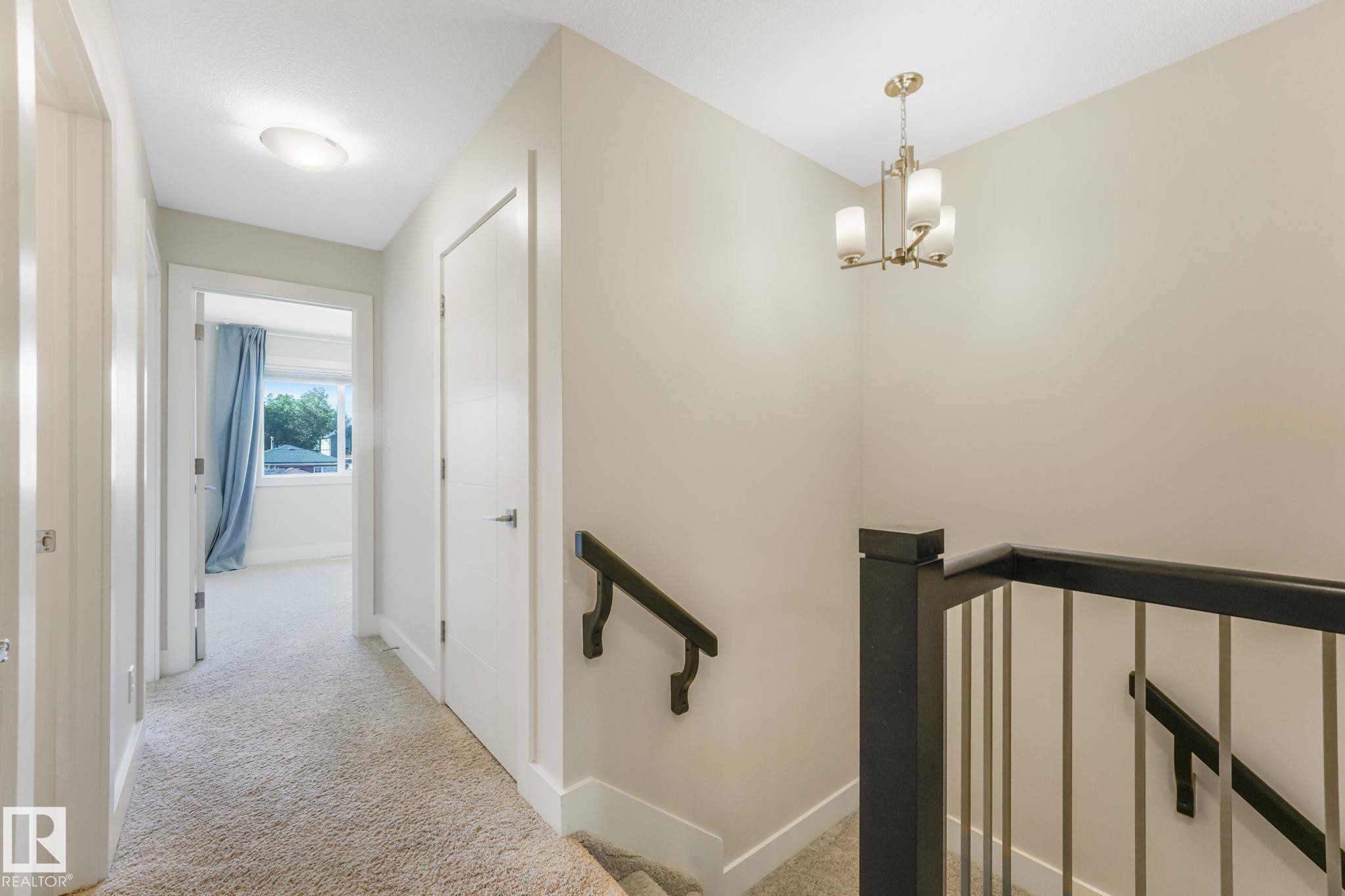 10433 70 Avenue Nw, Edmonton, AB - Indoor Photo Showing Other Room
