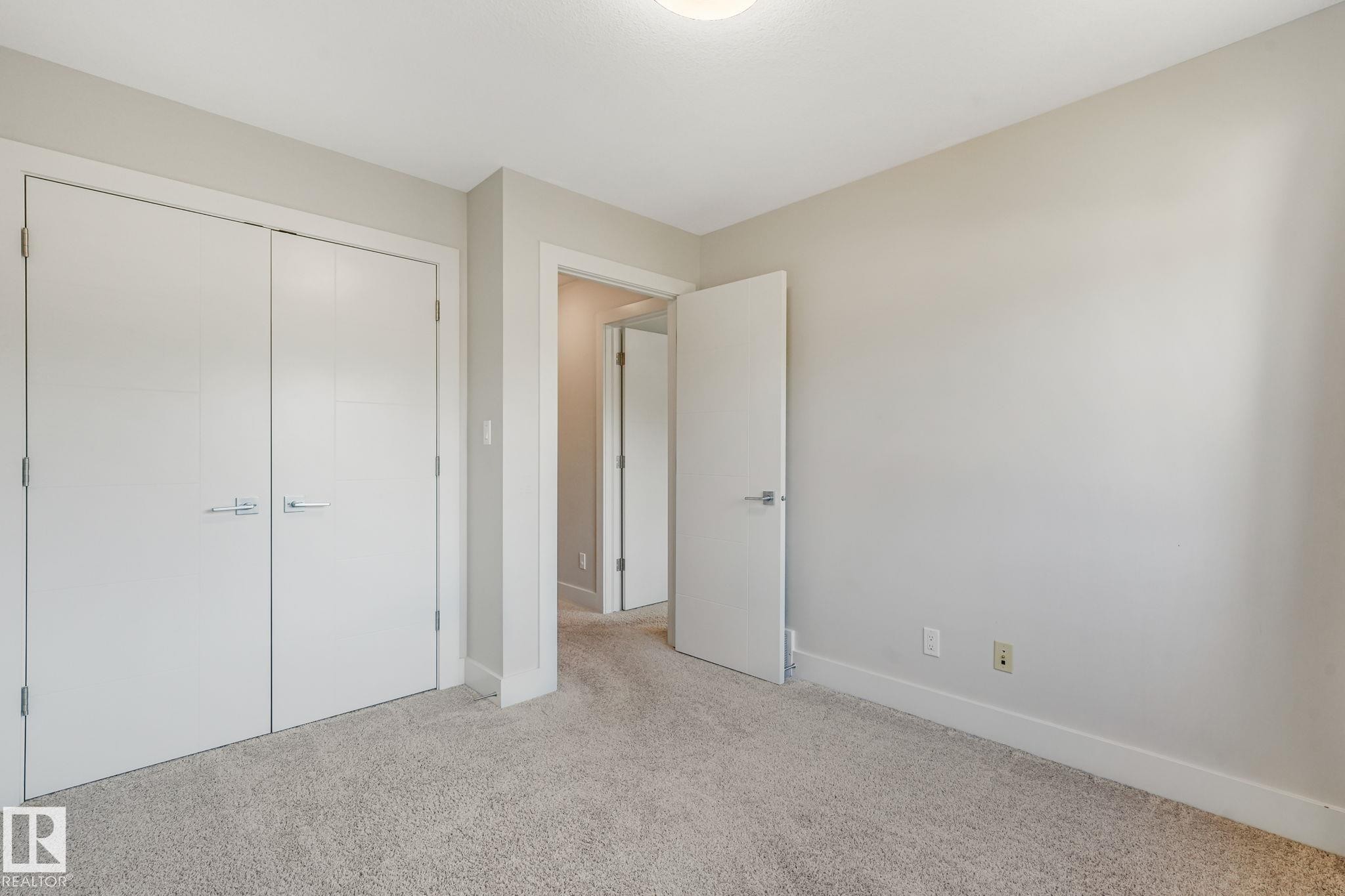 10433 70 Avenue Nw, Edmonton, AB - Indoor Photo Showing Other Room