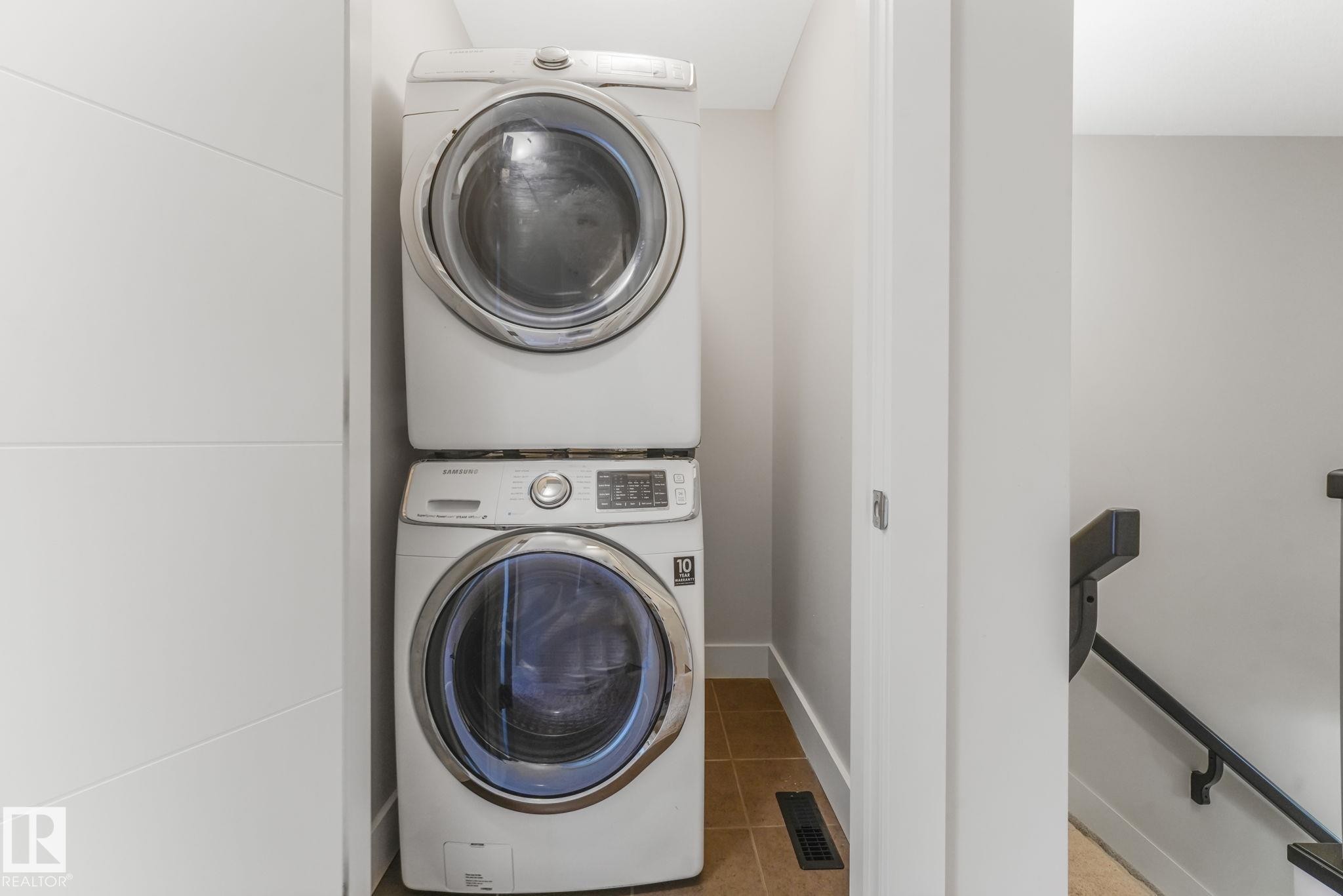 10433 70 Avenue Nw, Edmonton, AB - Indoor Photo Showing Laundry Room