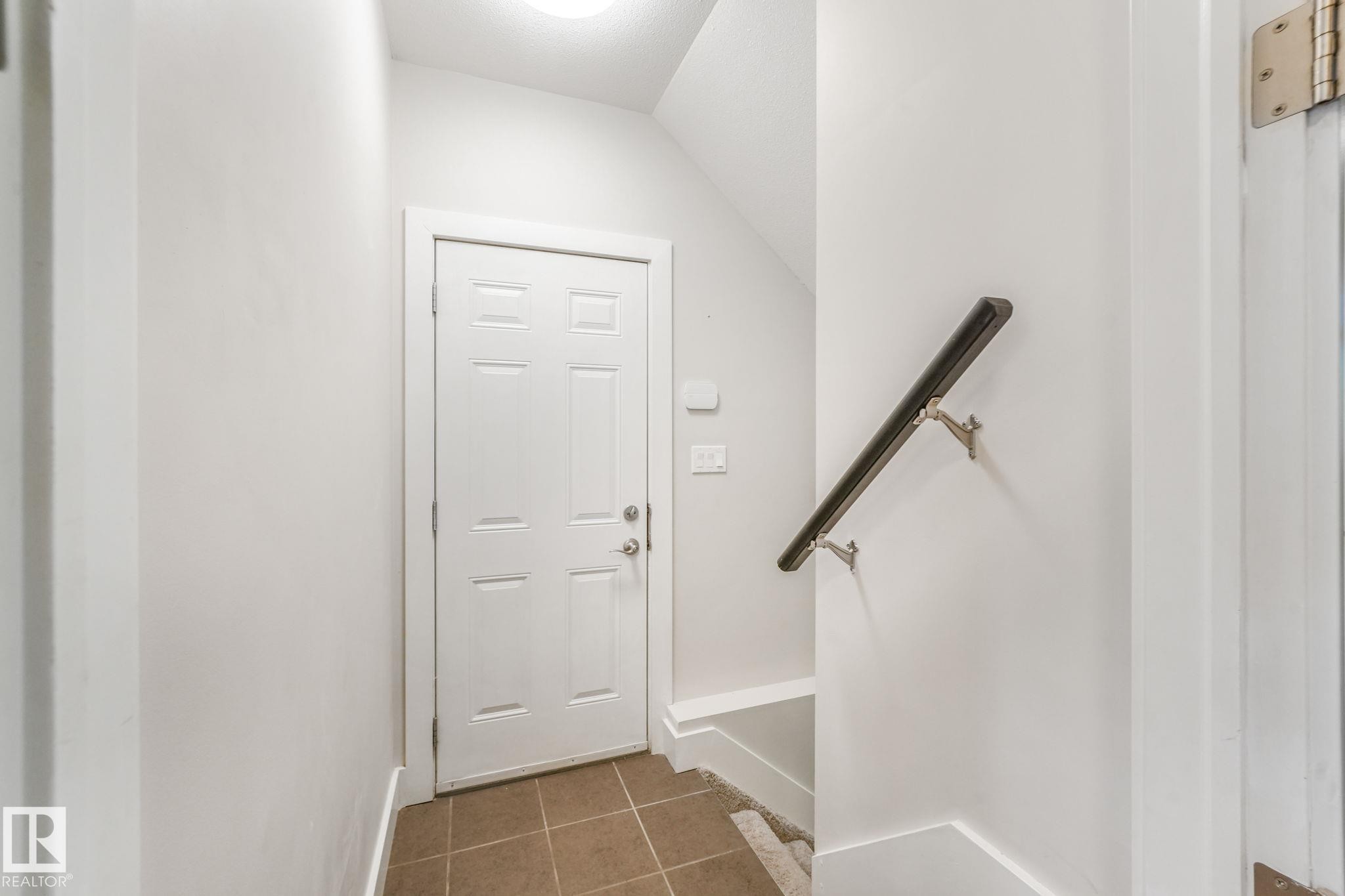10433 70 Avenue Nw, Edmonton, AB - Indoor Photo Showing Other Room