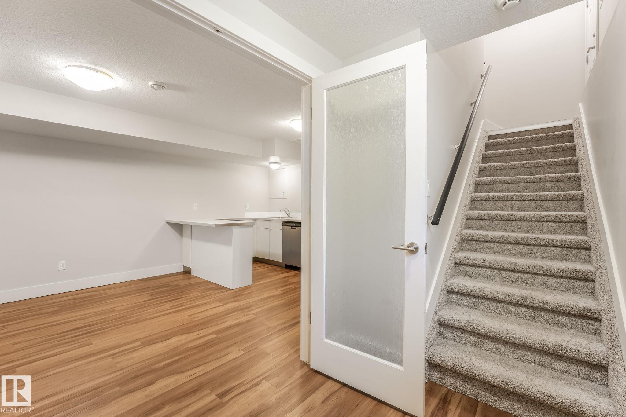 10433 70 Avenue Nw, Edmonton, AB - Indoor Photo Showing Other Room