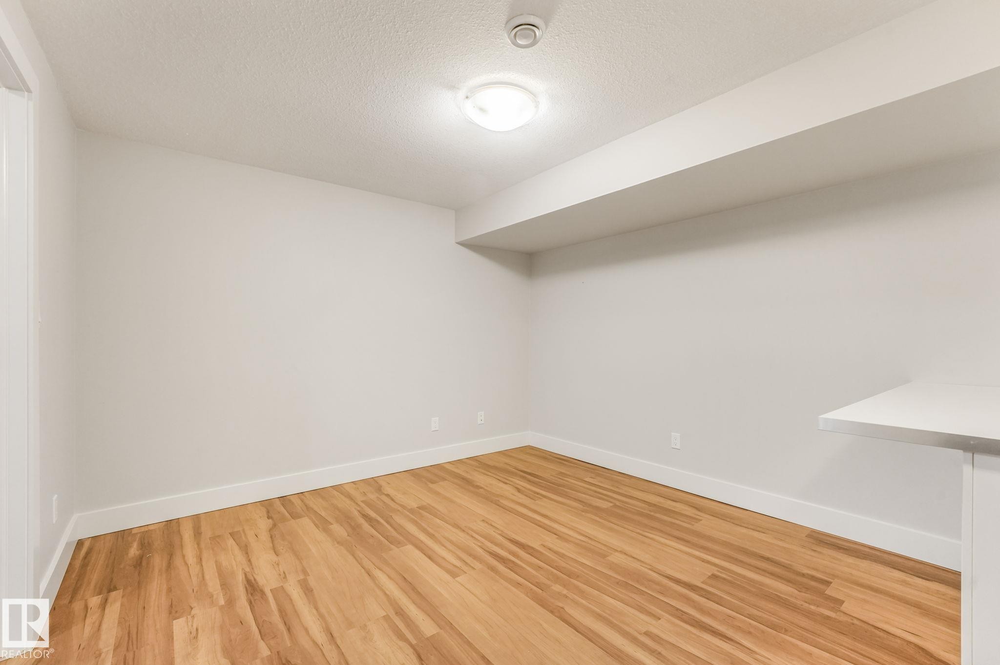10433 70 Avenue Nw, Edmonton, AB - Indoor Photo Showing Other Room
