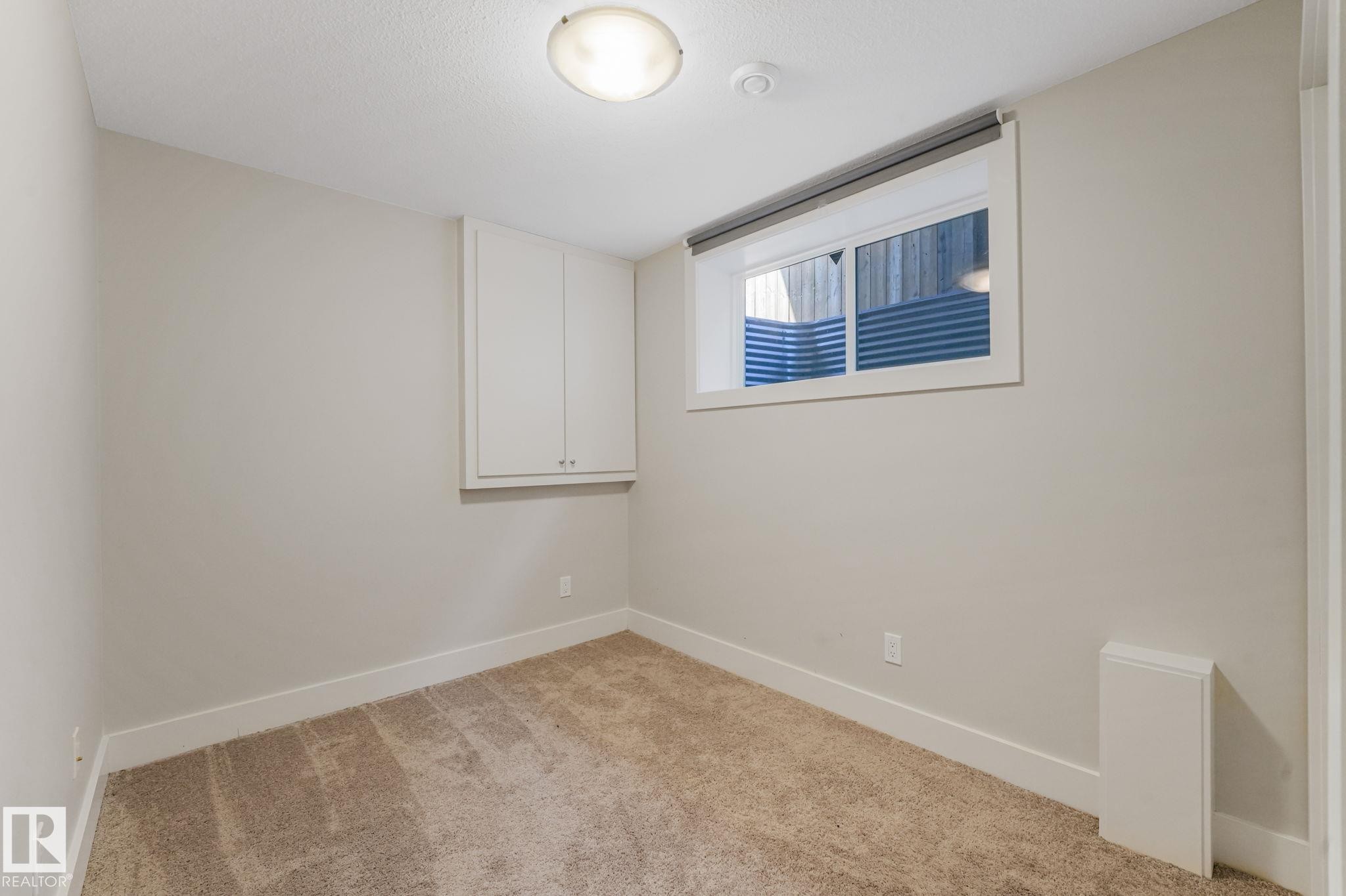 10433 70 Avenue Nw, Edmonton, AB - Indoor Photo Showing Other Room