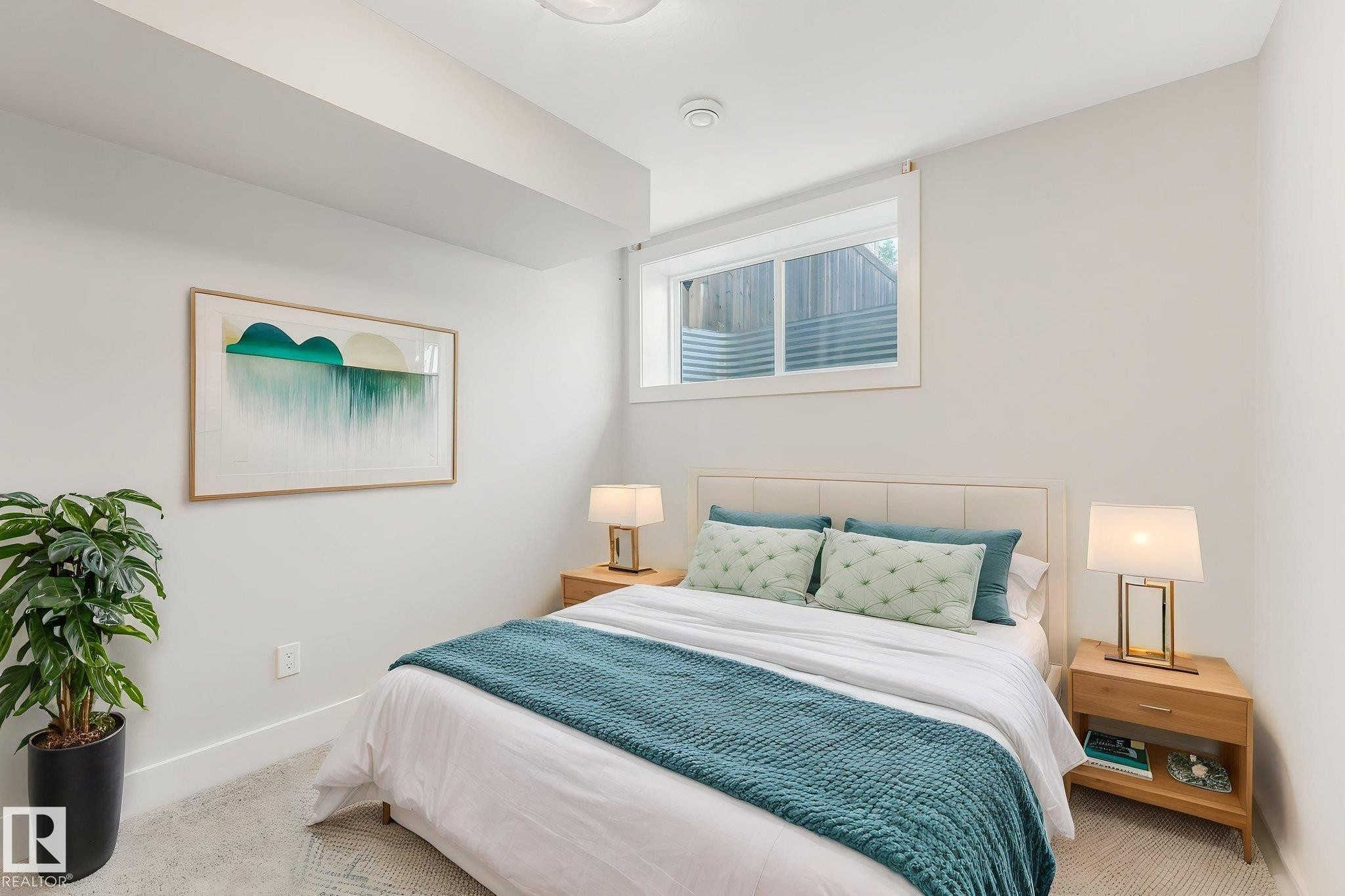 10433 70 Avenue Nw, Edmonton, AB - Indoor Photo Showing Bedroom