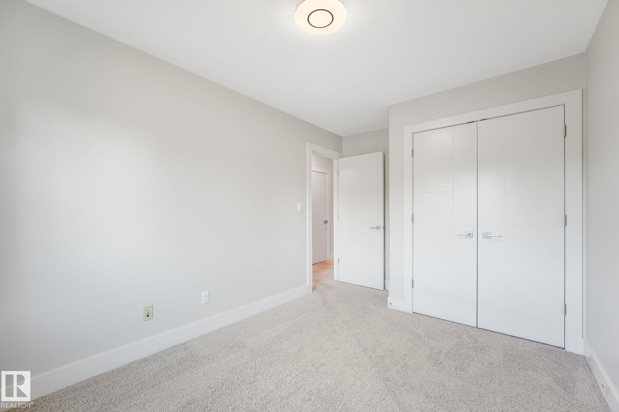 10433 70 Avenue Nw, Edmonton, AB - Indoor Photo Showing Other Room