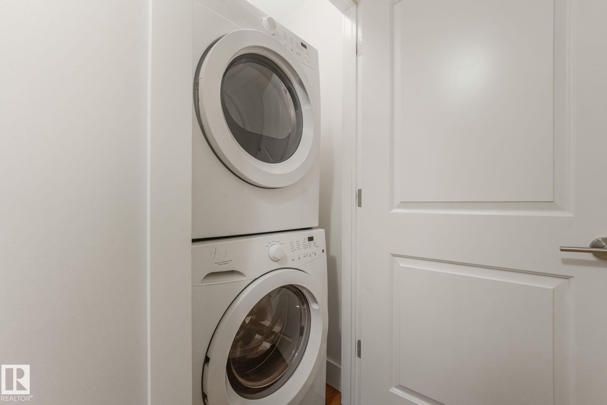 10433 70 Avenue Nw, Edmonton, AB - Indoor Photo Showing Laundry Room