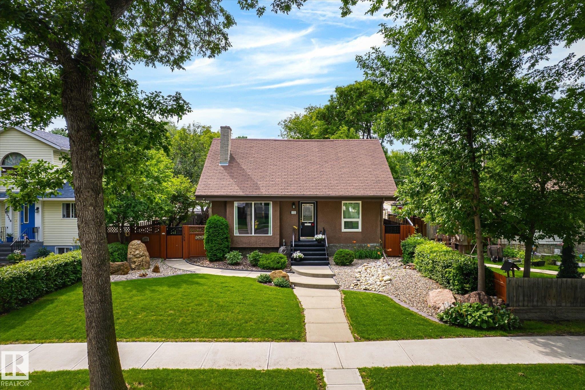 11322 56 Street Nw, Edmonton, AB - Outdoor