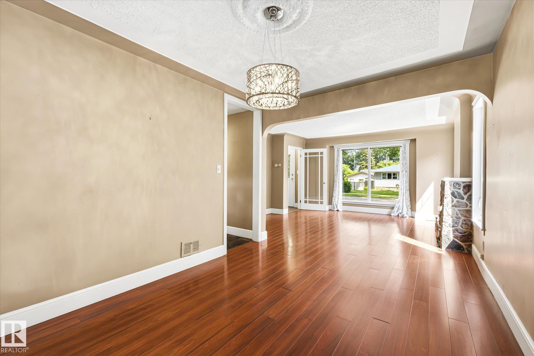 11322 56 Street Nw, Edmonton, AB - Indoor Photo Showing Other Room