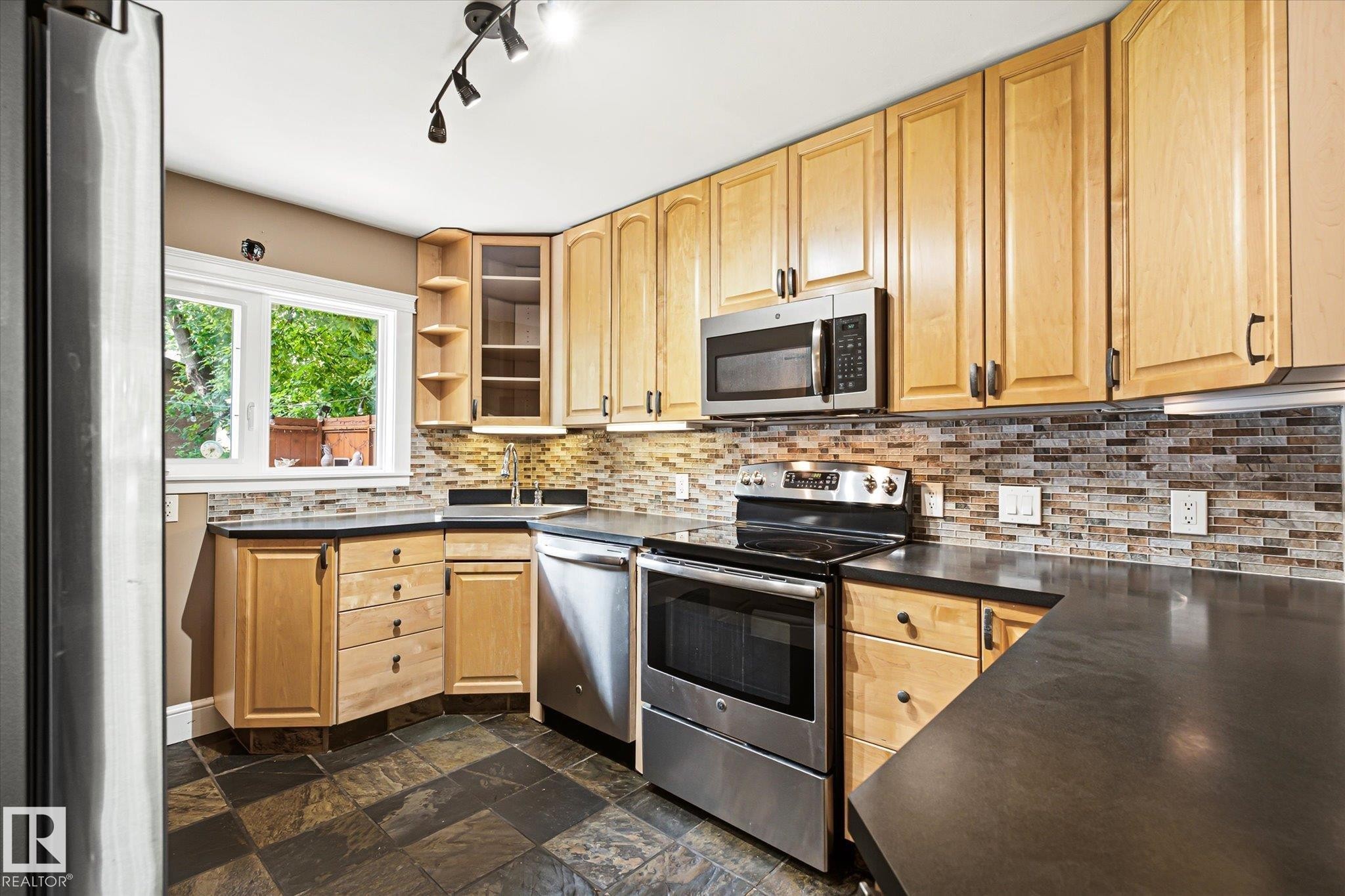 11322 56 Street Nw, Edmonton, AB - Indoor Photo Showing Kitchen With Upgraded Kitchen