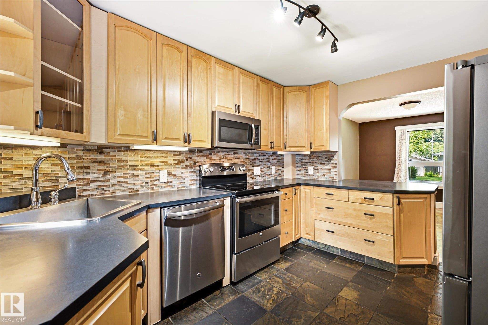 11322 56 Street Nw, Edmonton, AB - Indoor Photo Showing Kitchen With Upgraded Kitchen