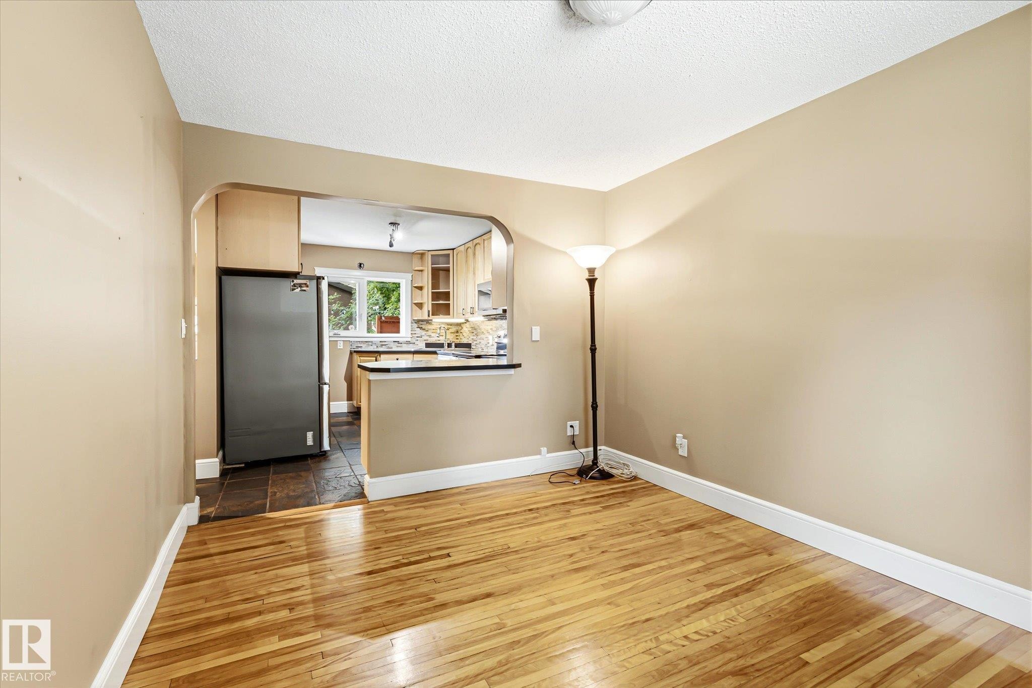 11322 56 Street Nw, Edmonton, AB - Indoor