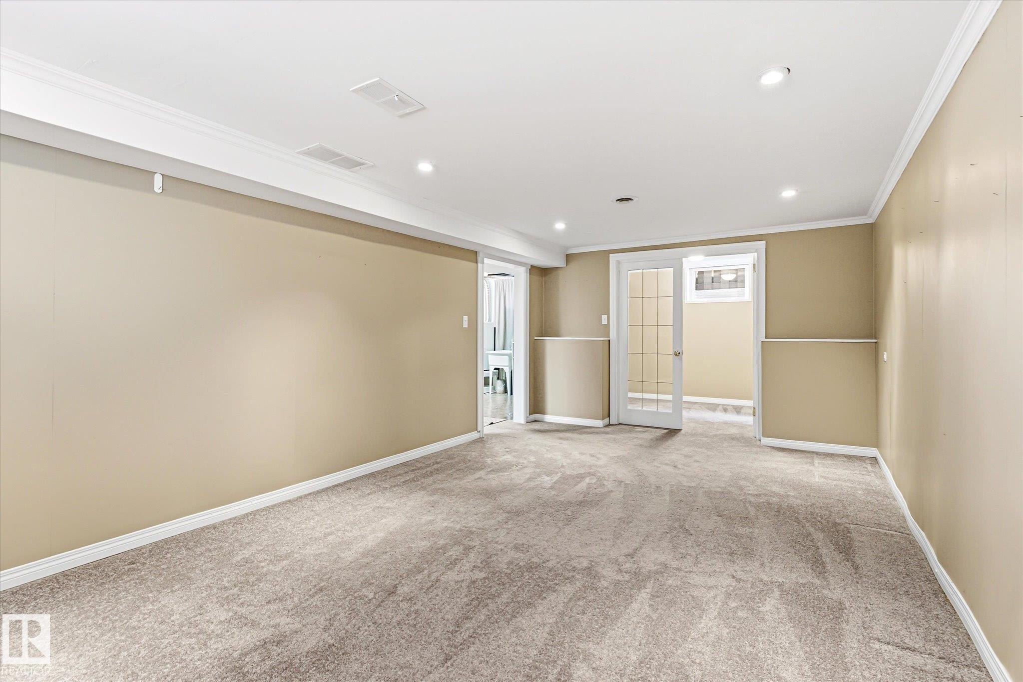 11322 56 Street Nw, Edmonton, AB - Indoor Photo Showing Other Room