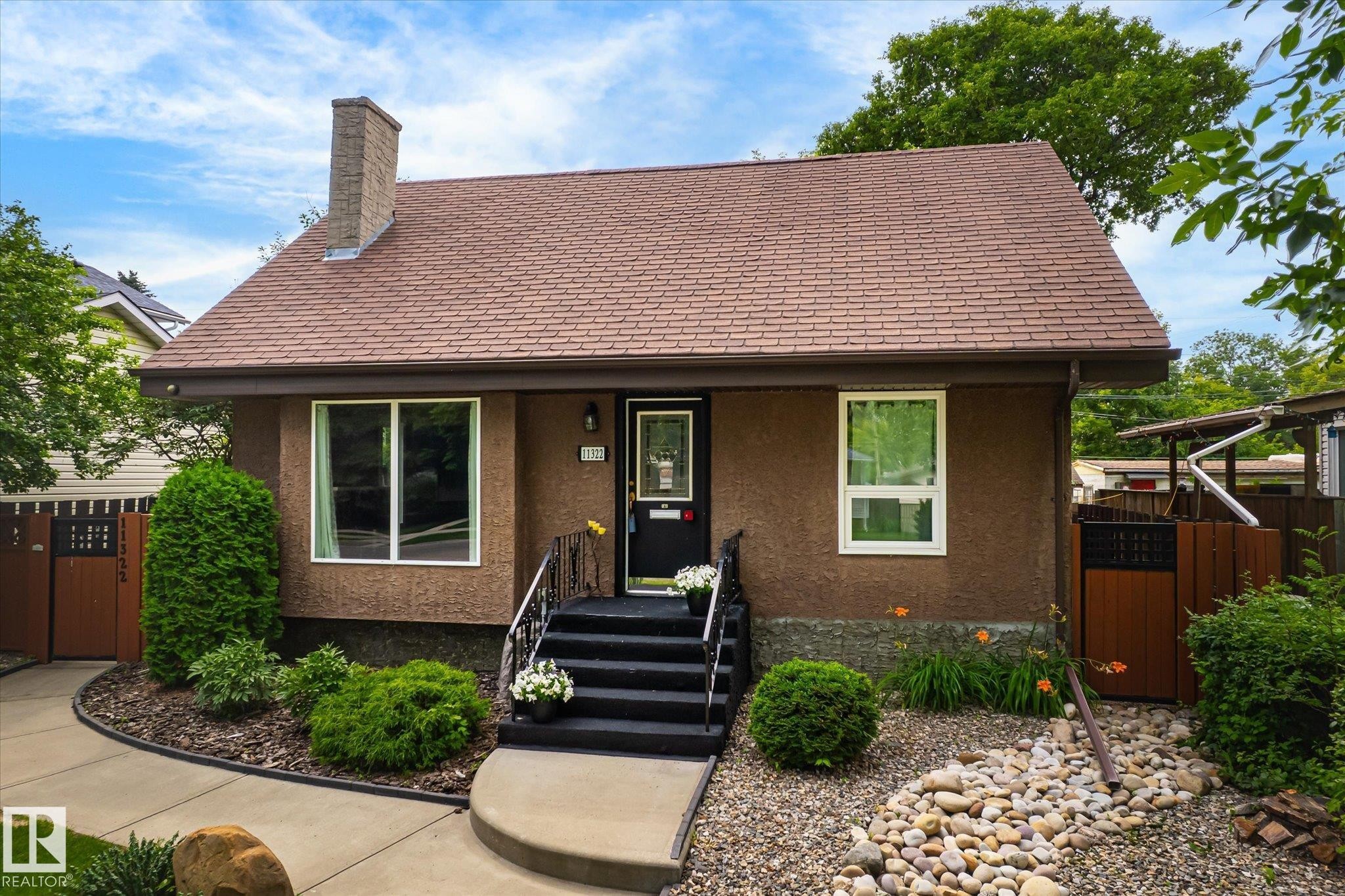 11322 56 Street Nw, Edmonton, AB - Outdoor