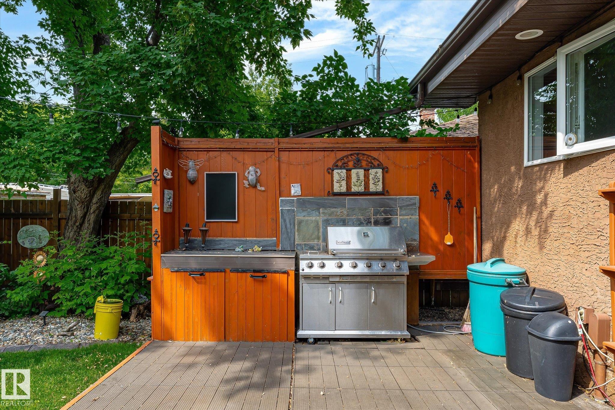 11322 56 Street Nw, Edmonton, AB - Outdoor