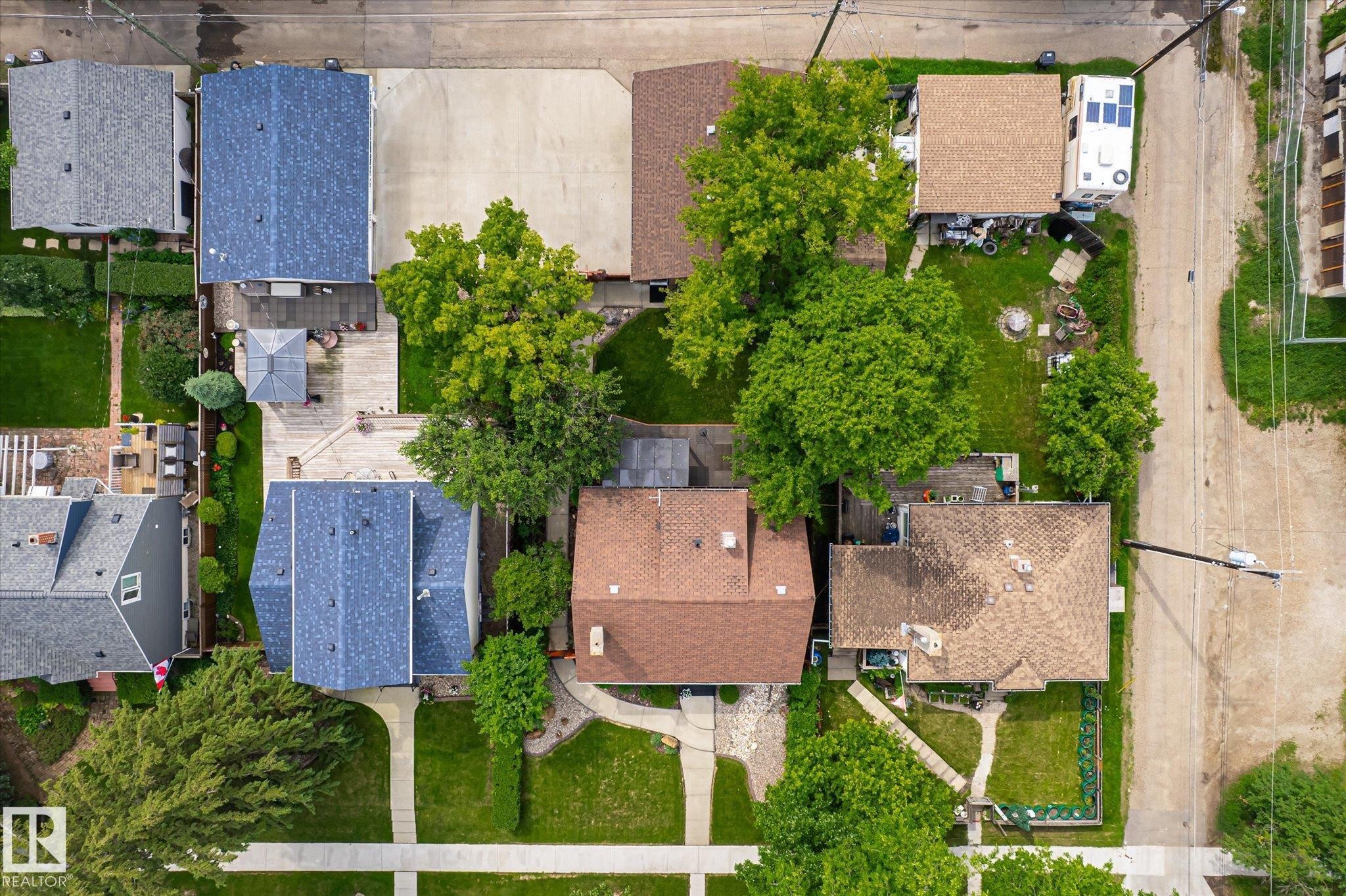 11322 56 Street Nw, Edmonton, AB - Outdoor