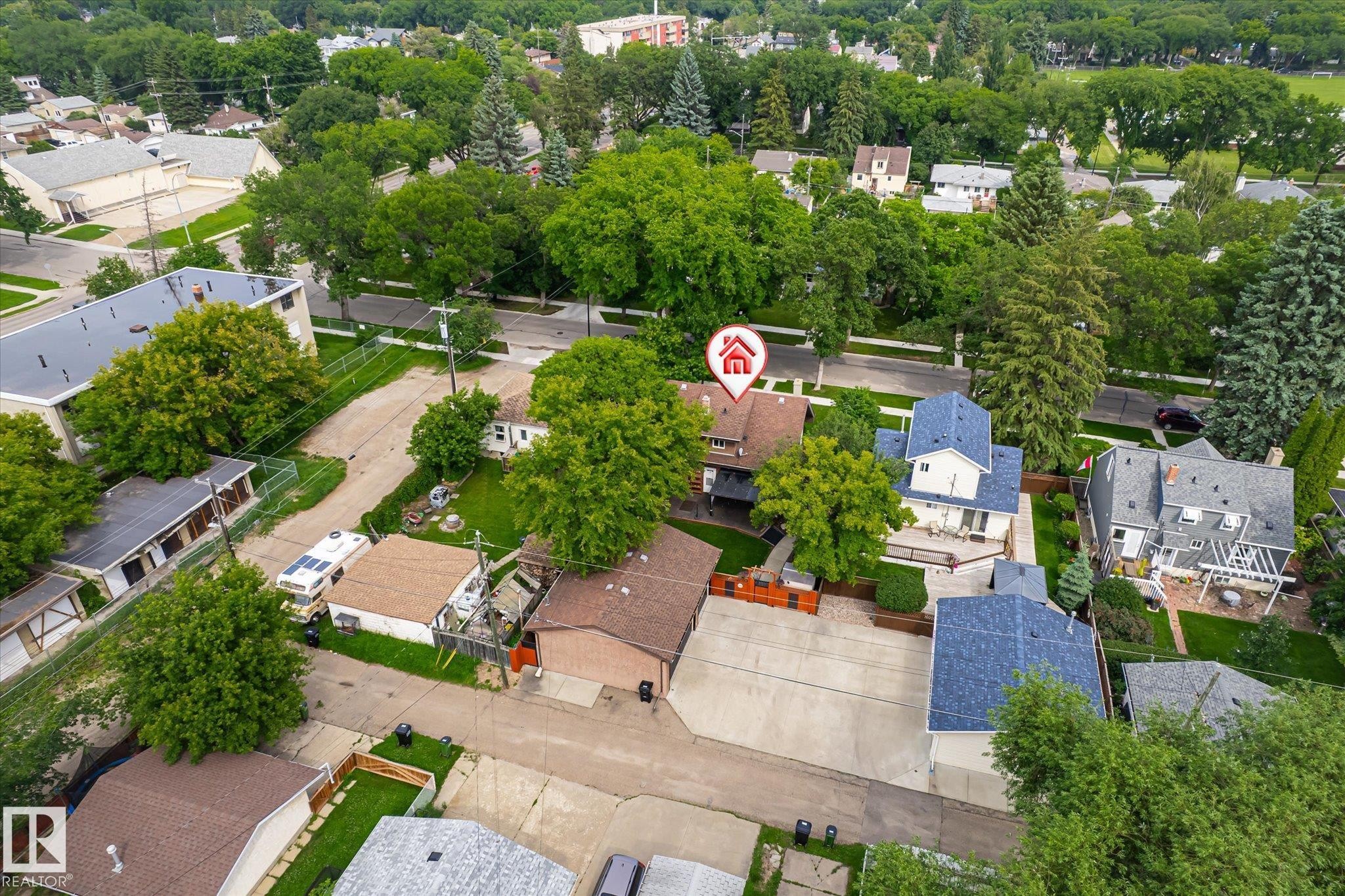 11322 56 Street Nw, Edmonton, AB - Outdoor