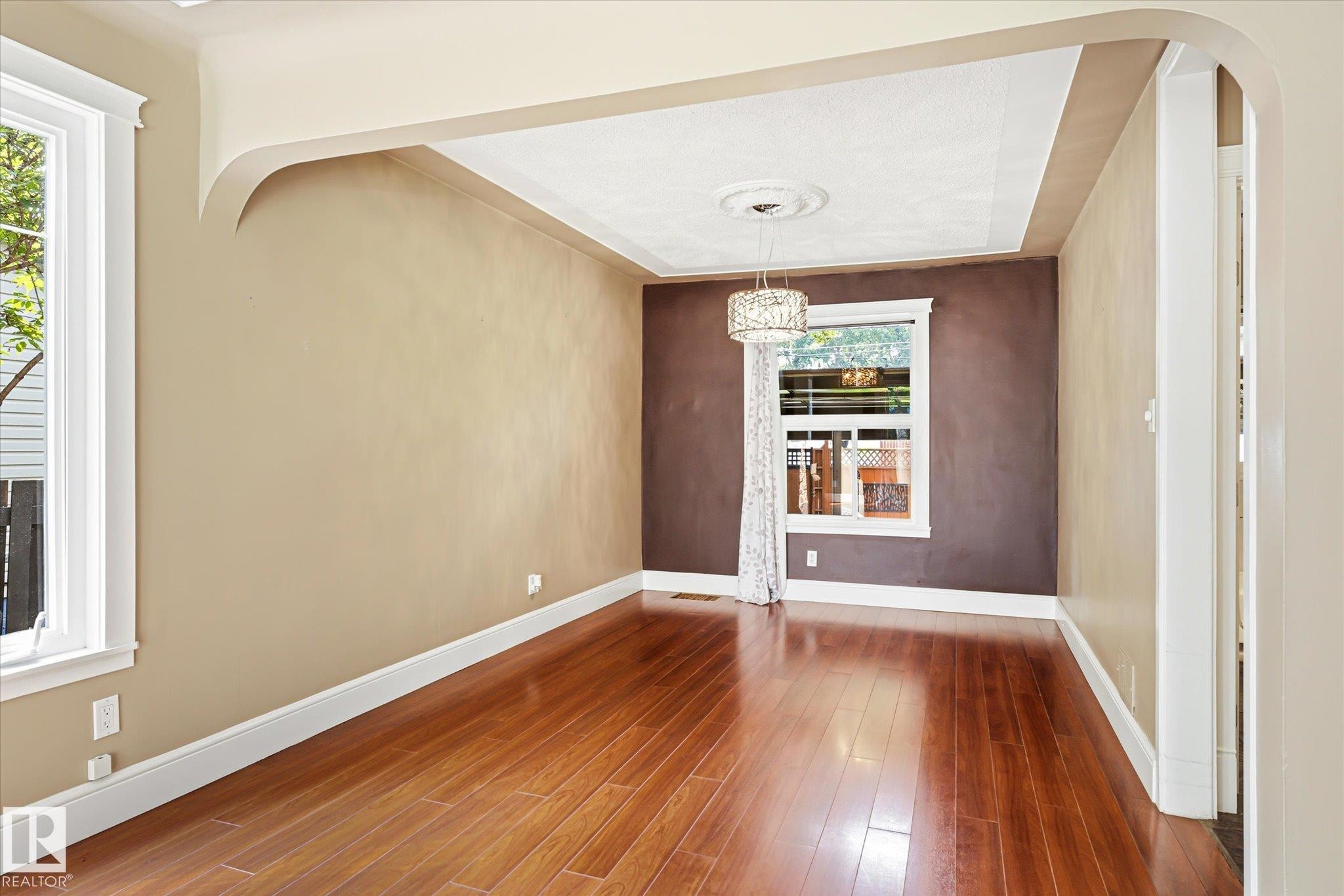 11322 56 Street Nw, Edmonton, AB - Indoor Photo Showing Other Room